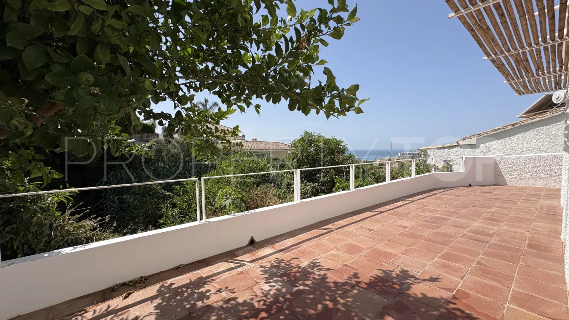 Buy 2 bedrooms apartment in Benalmadena Costa