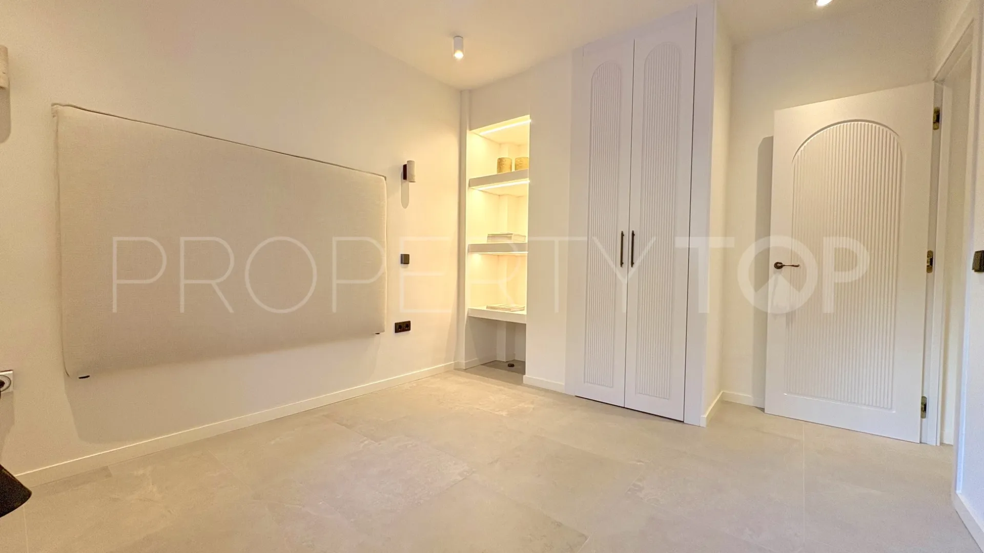 Buy 2 bedrooms apartment in Benalmadena Costa