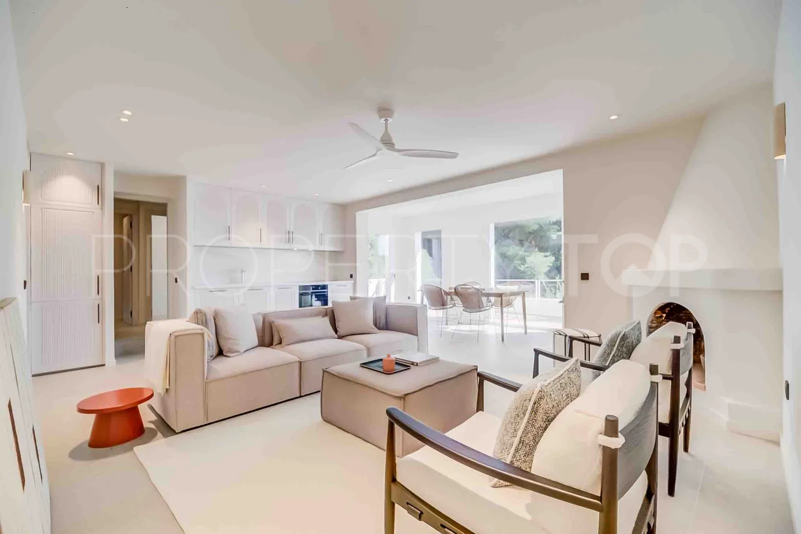Buy 2 bedrooms apartment in Benalmadena Costa