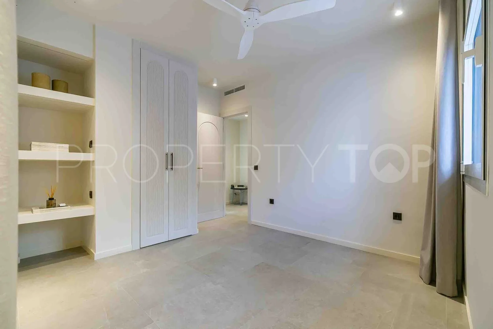 Buy 2 bedrooms apartment in Benalmadena Costa
