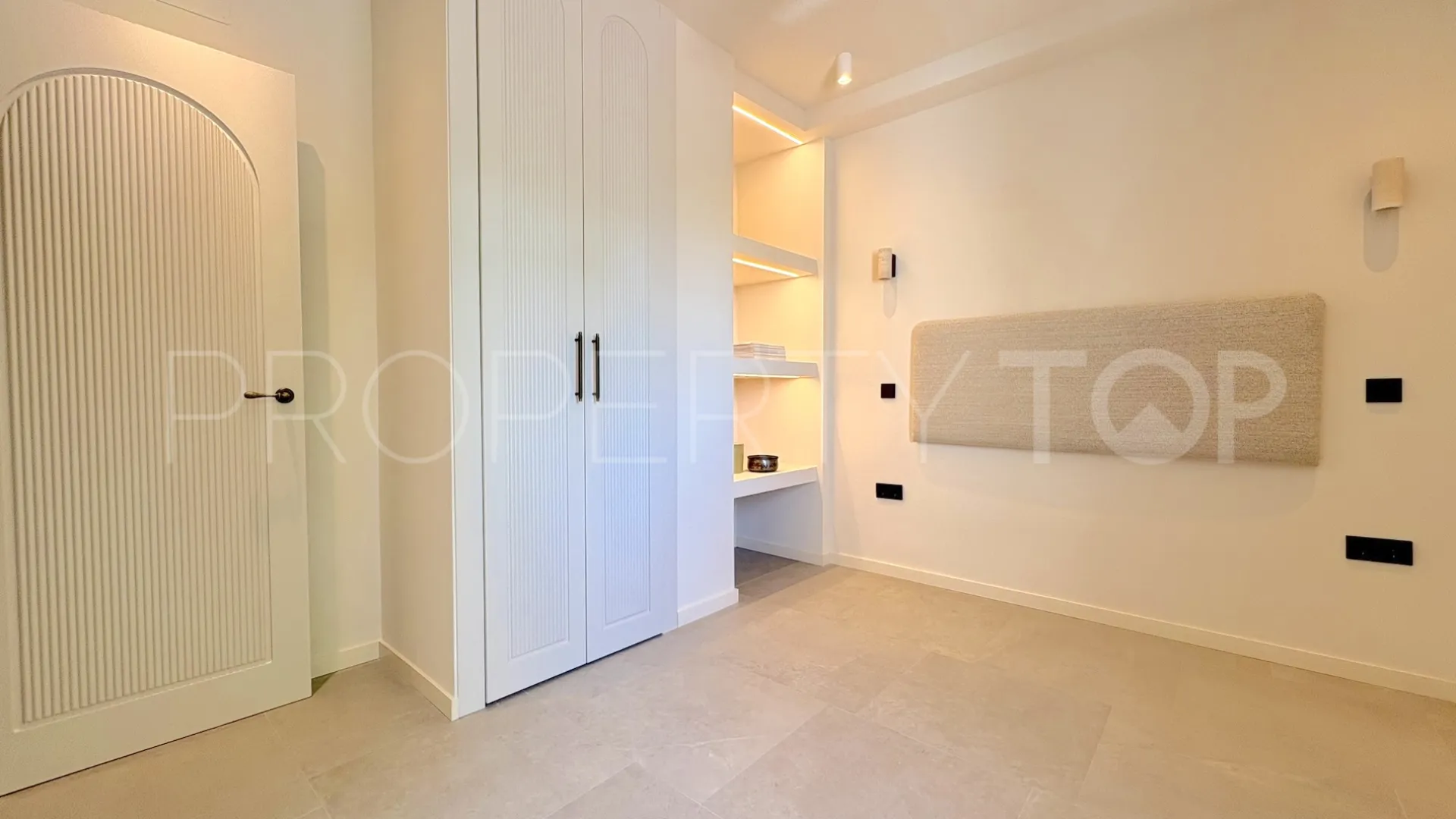 Buy 2 bedrooms apartment in Benalmadena Costa