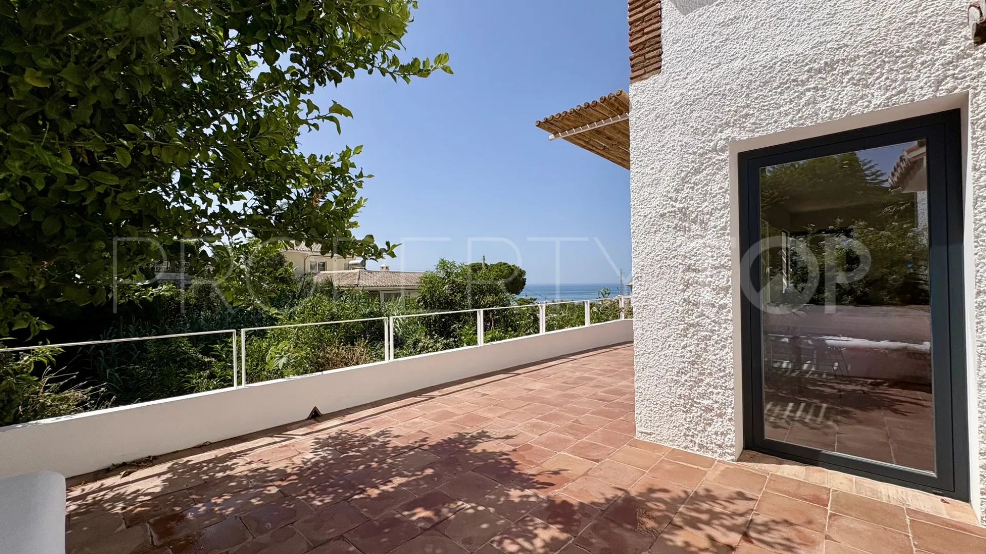 Buy 2 bedrooms apartment in Benalmadena Costa