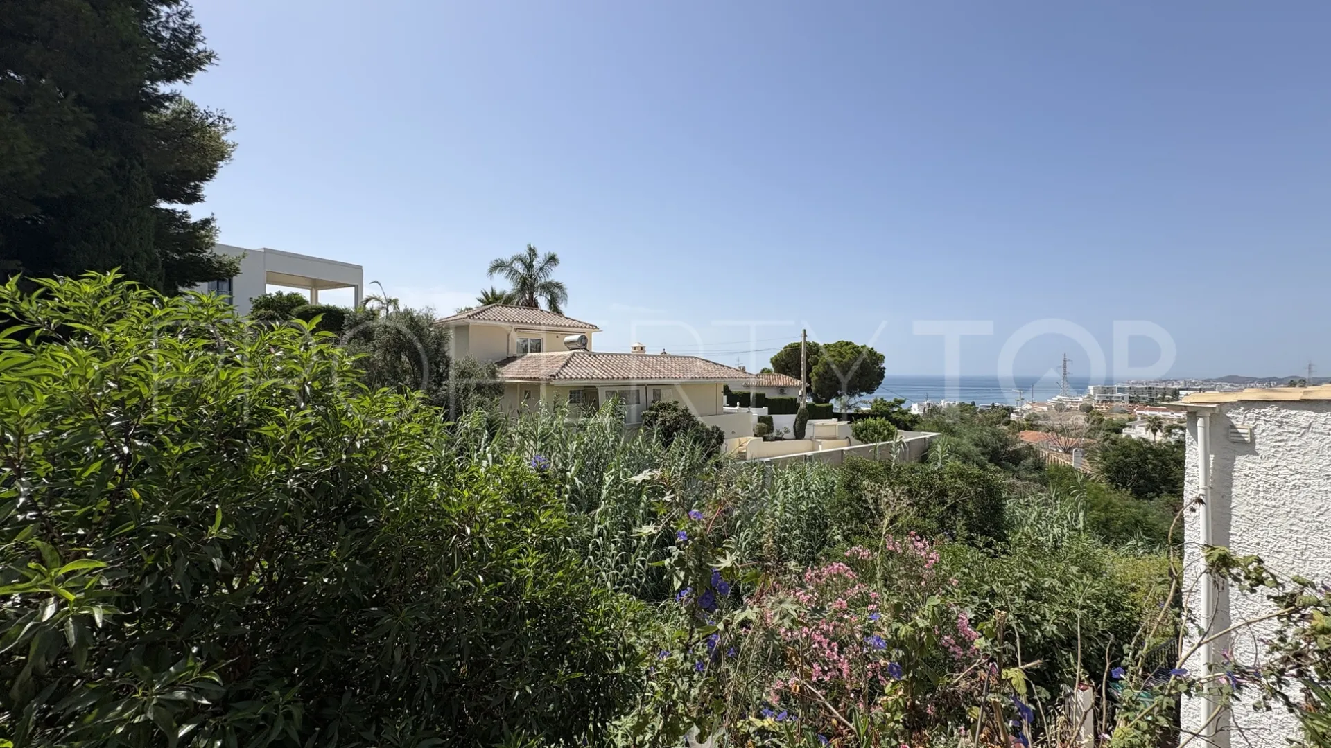 Buy 2 bedrooms apartment in Benalmadena Costa
