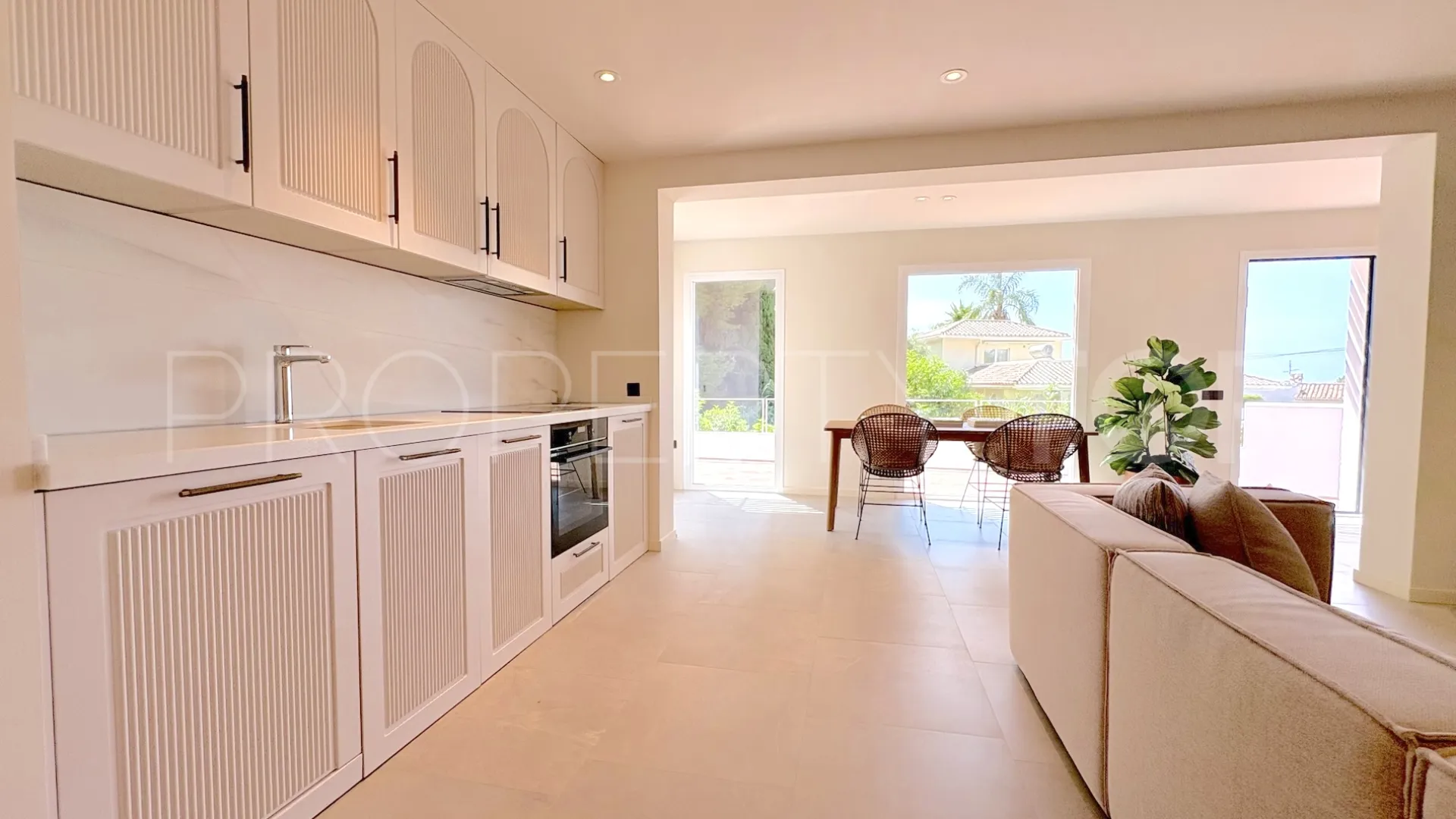 Buy 2 bedrooms apartment in Benalmadena Costa