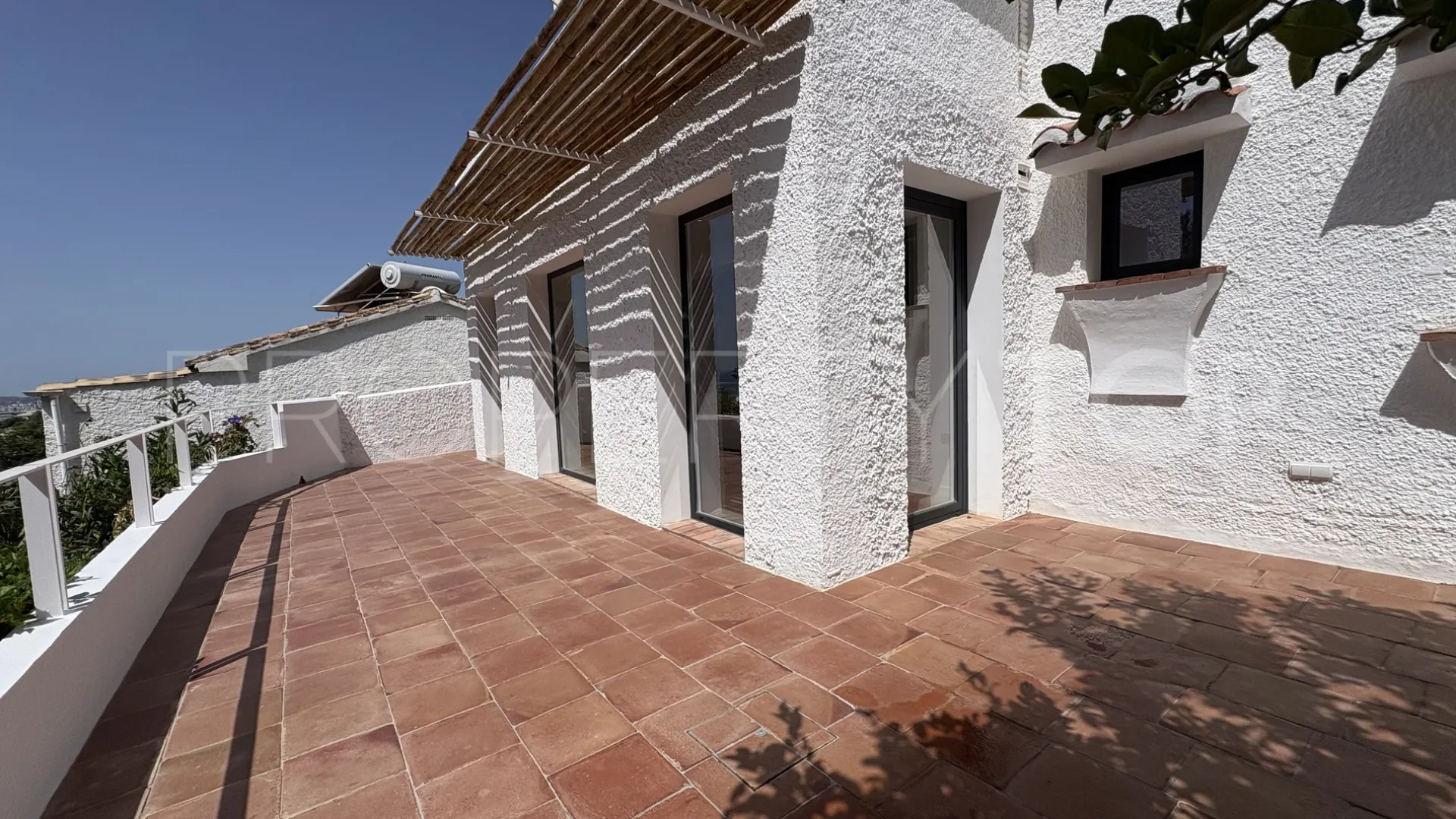 Buy 2 bedrooms apartment in Benalmadena Costa