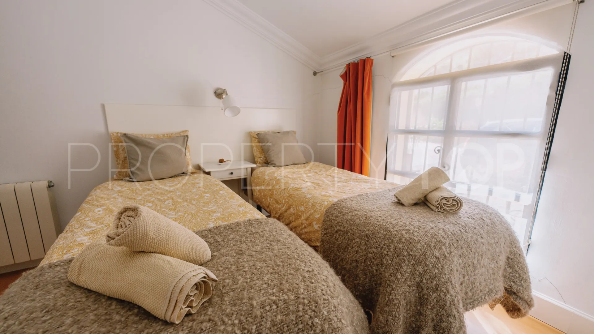 Setenil de las Bodegas, finca con 6 dormitorios en venta