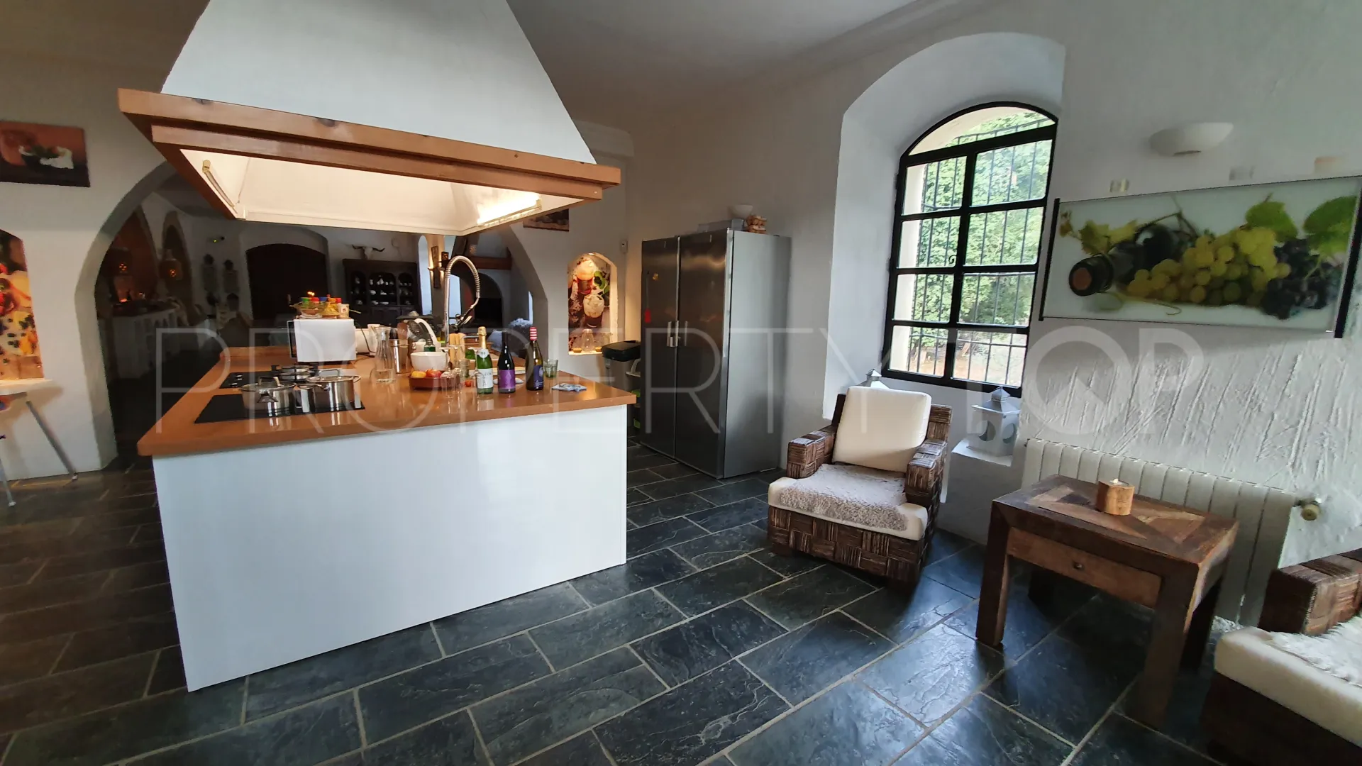 Setenil de las Bodegas, finca con 6 dormitorios en venta