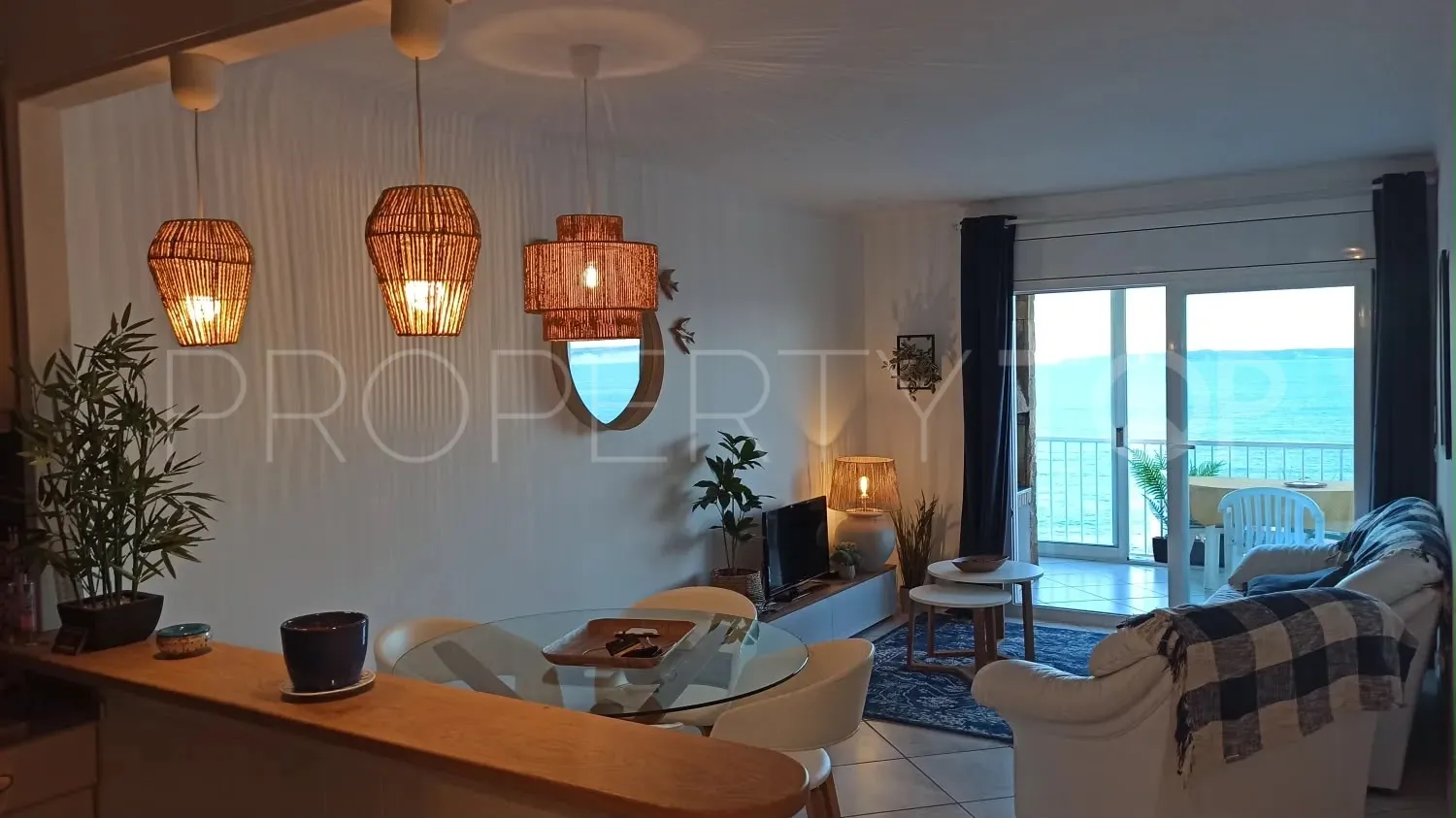 Comprar apartamento de 2 dormitorios en Roses
