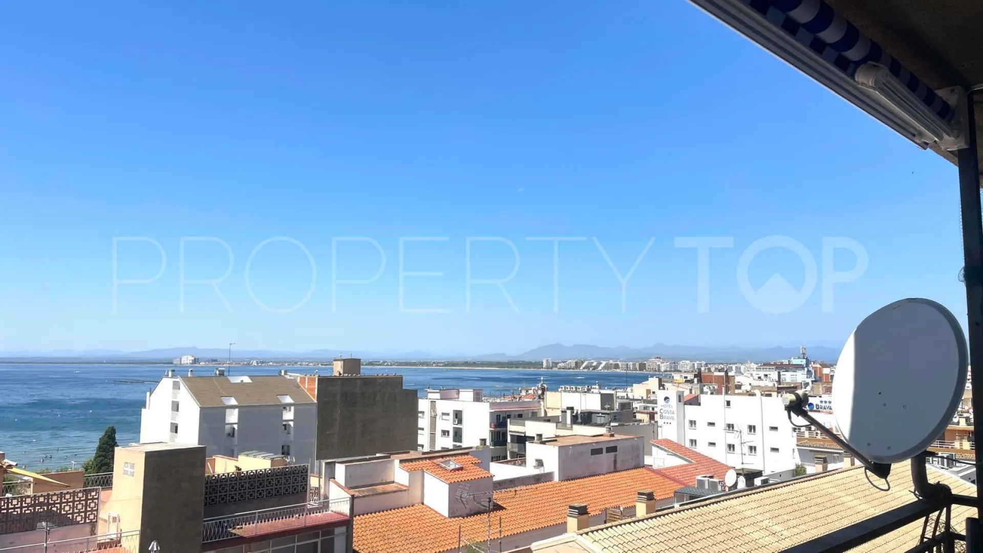 Se vende apartamento con 4 dormitorios en Roses
