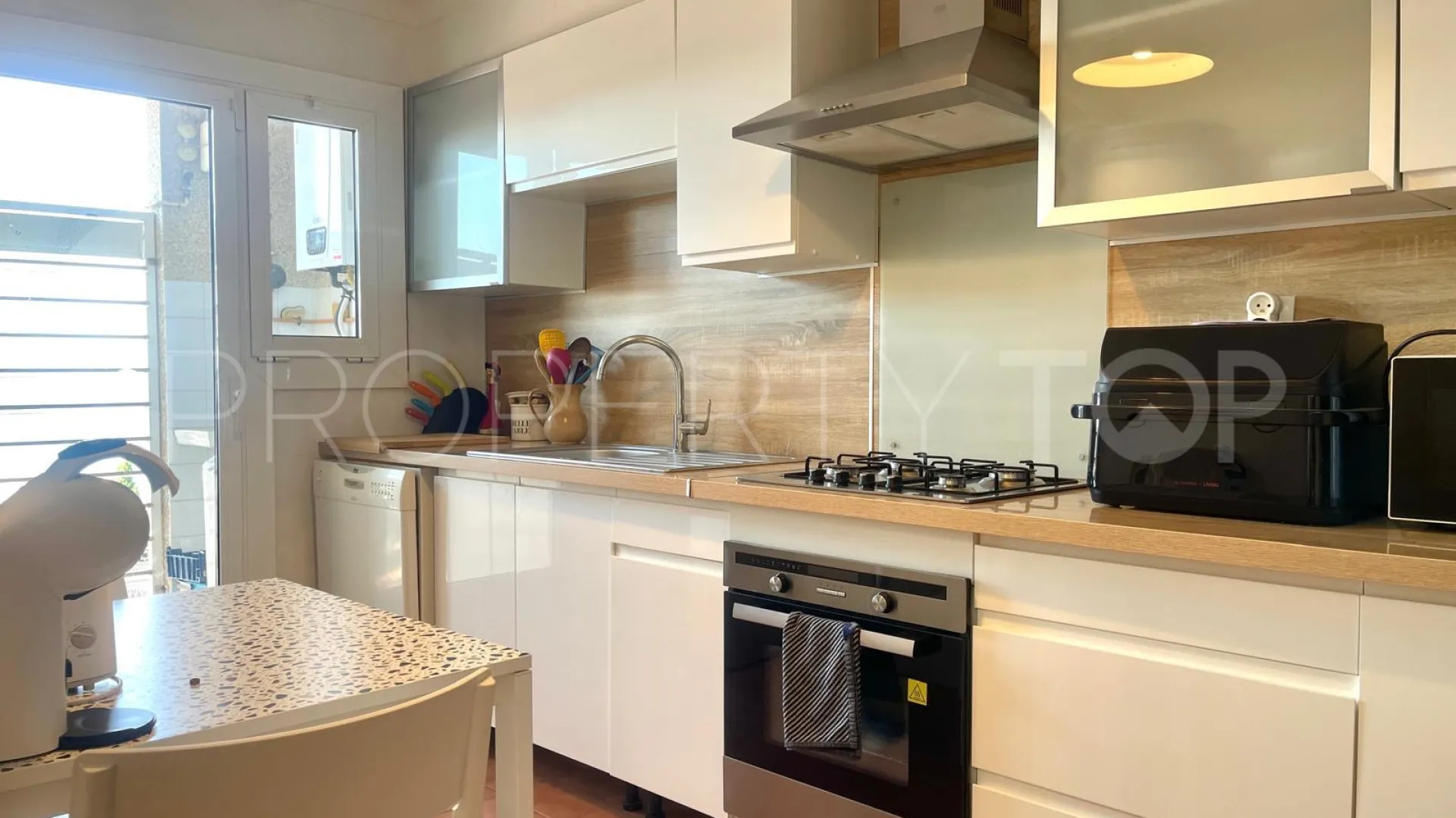Se vende apartamento con 4 dormitorios en Roses