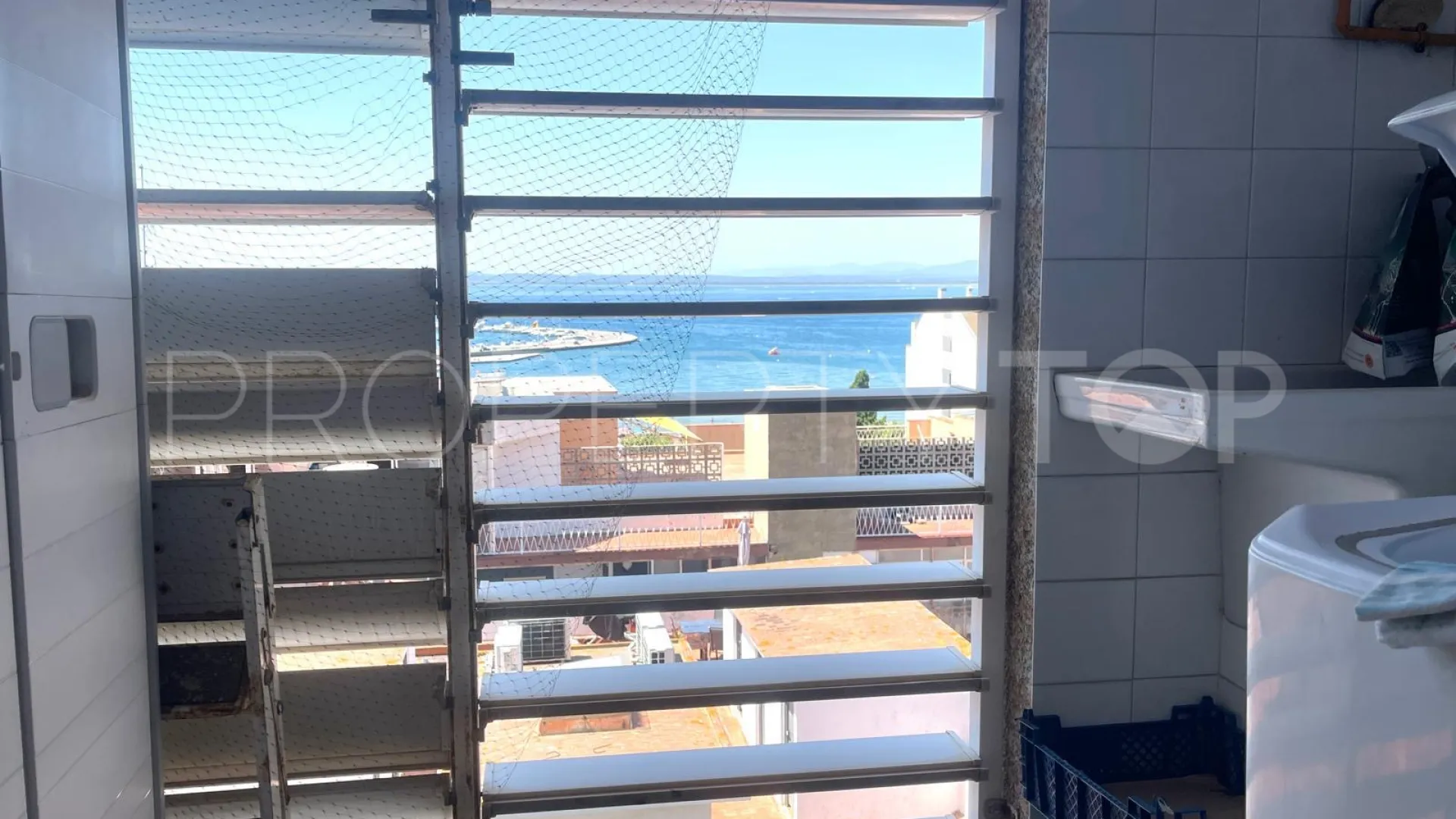 Se vende apartamento con 4 dormitorios en Roses