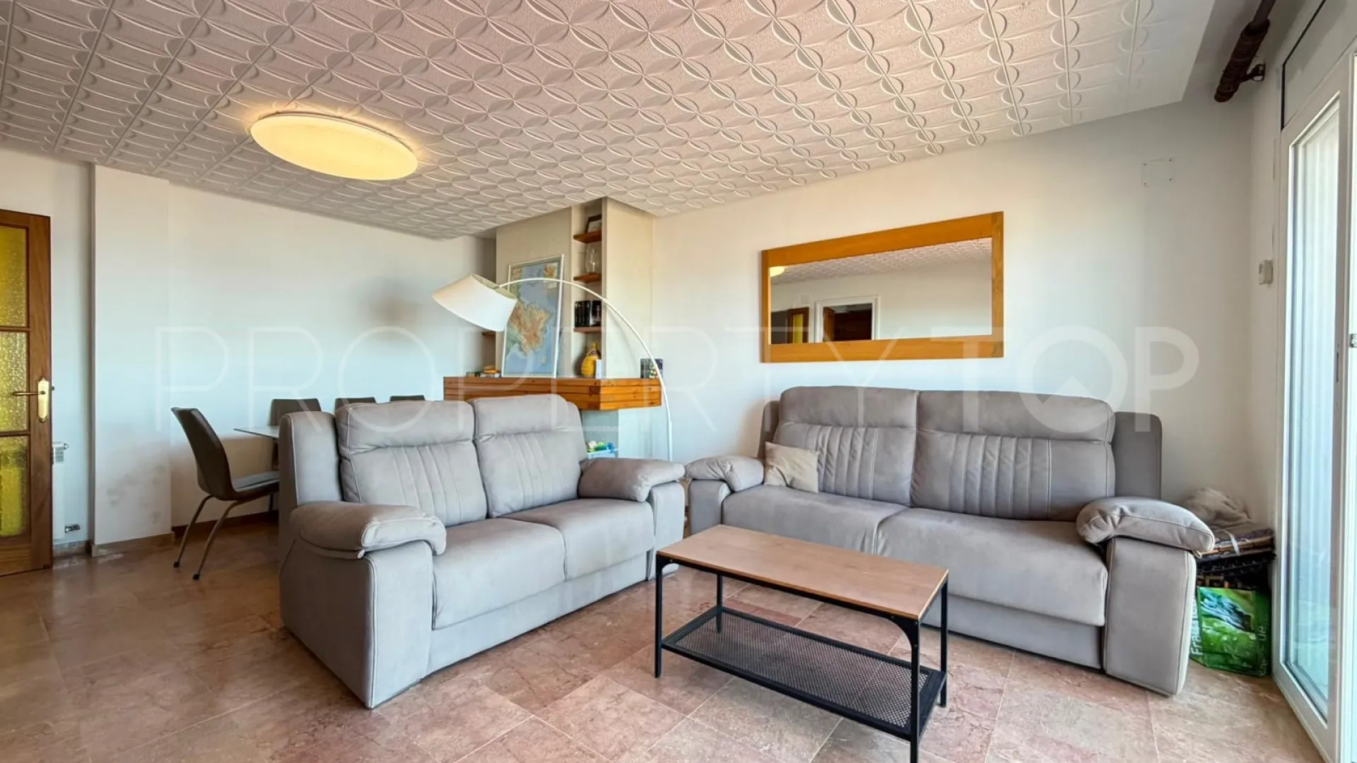 Se vende apartamento con 4 dormitorios en Roses