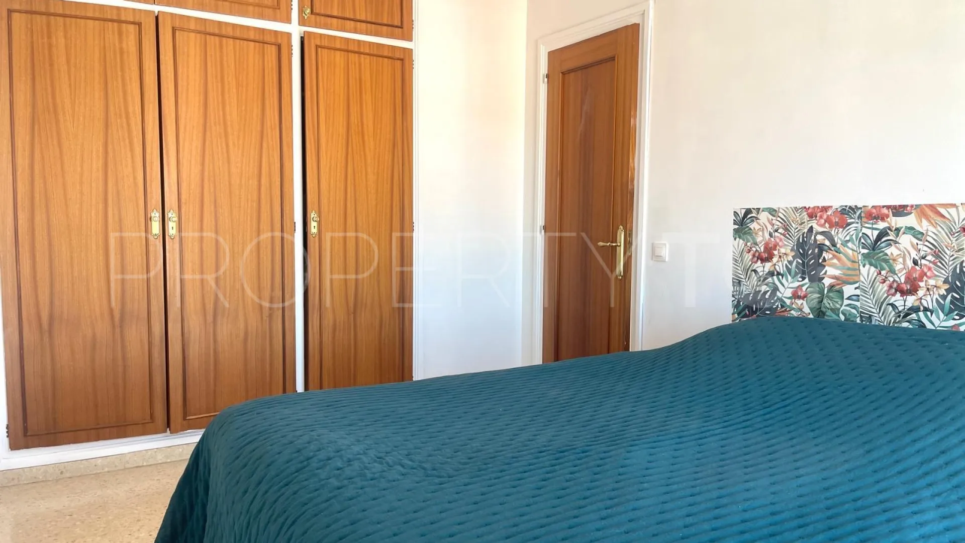 Se vende apartamento con 4 dormitorios en Roses
