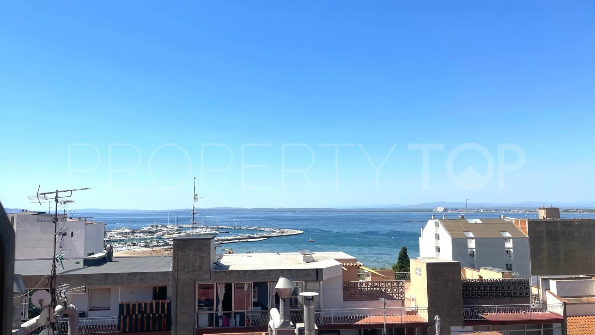 Se vende apartamento con 4 dormitorios en Roses