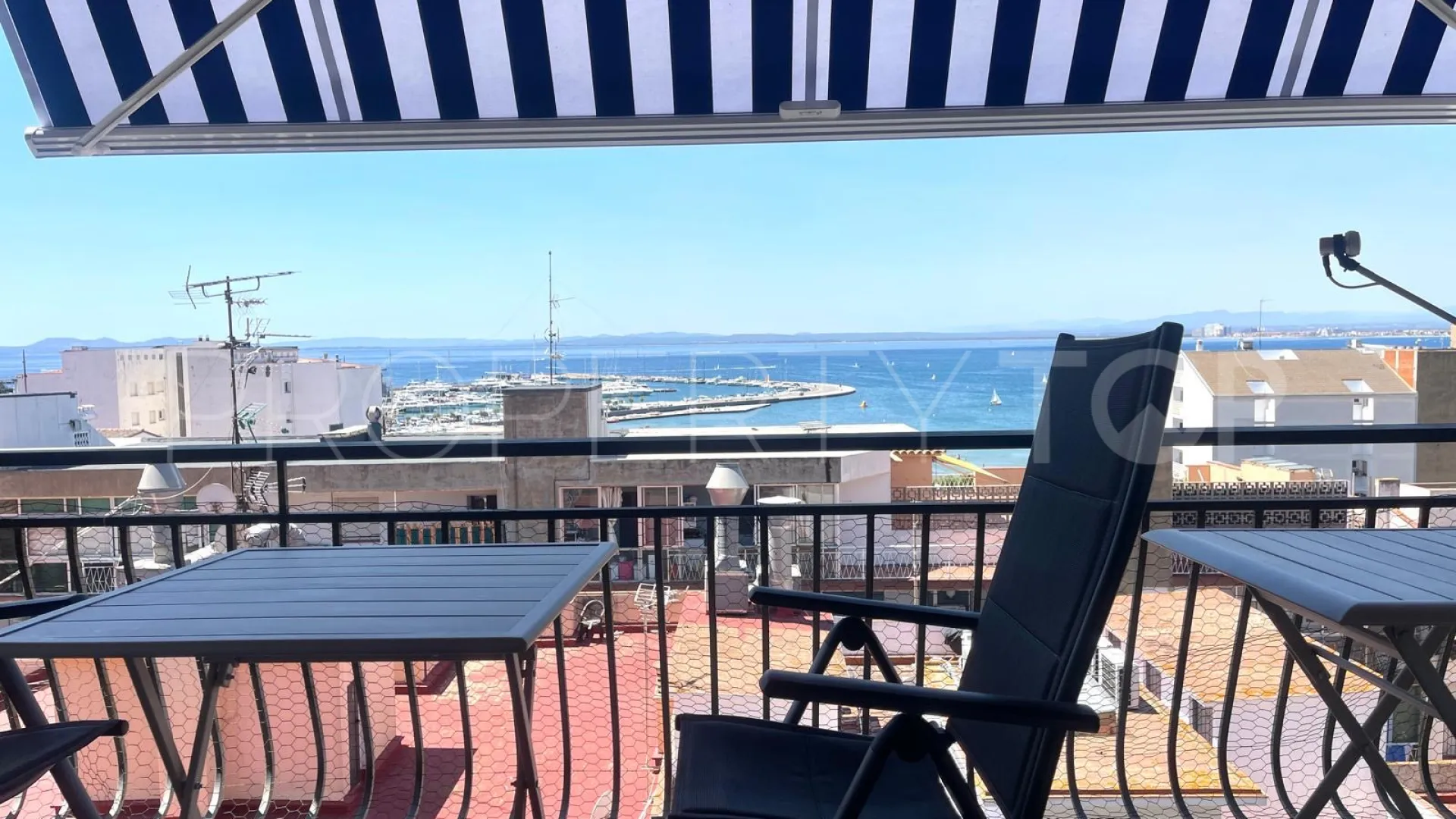 Se vende apartamento con 4 dormitorios en Roses