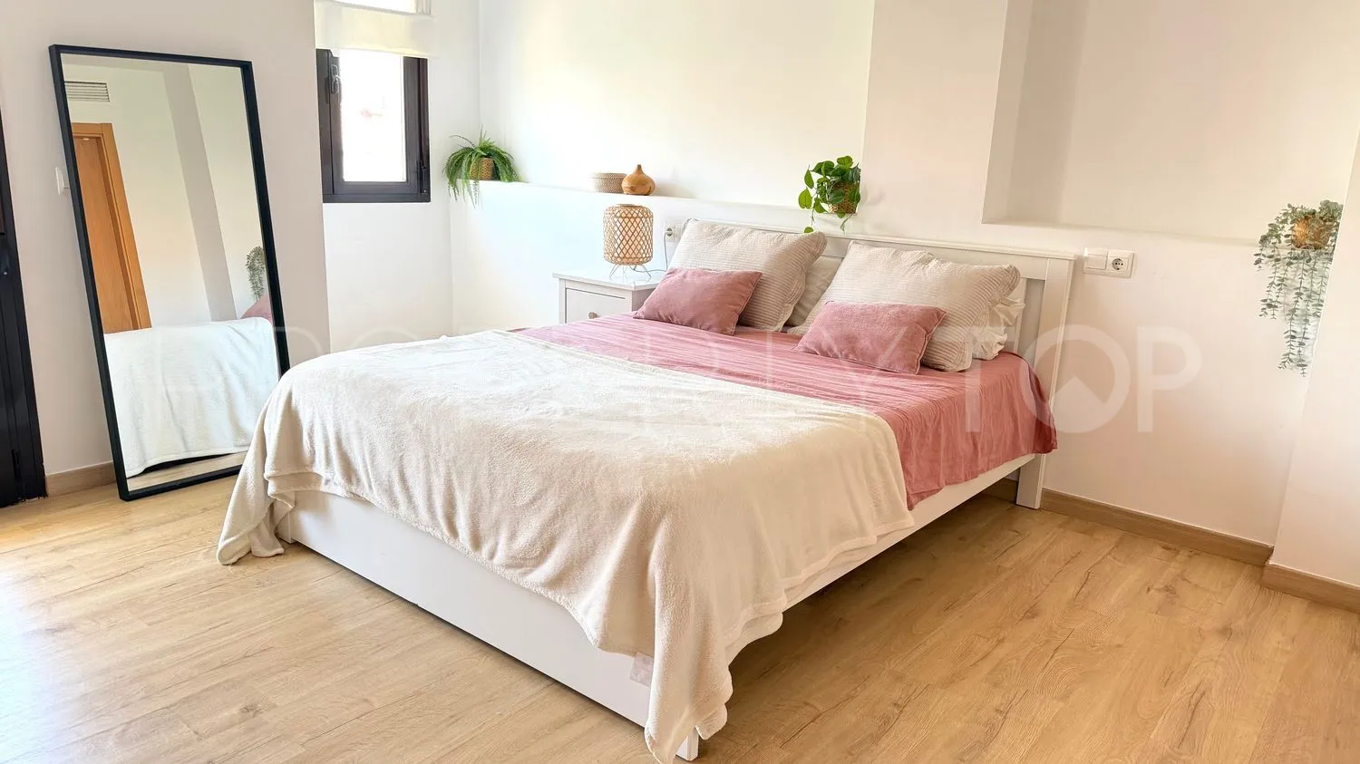 For sale town house in Riviera del Sol with 3 bedrooms