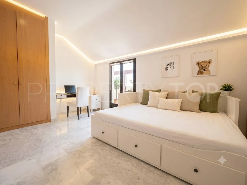 For sale town house in Riviera del Sol with 3 bedrooms