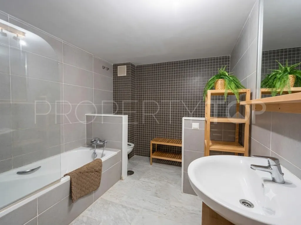 For sale town house in Riviera del Sol with 3 bedrooms