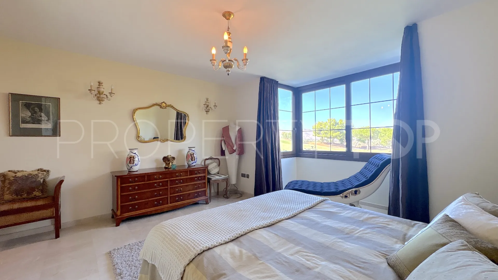 Se vende villa de 4 dormitorios en La Cala Golf Resort