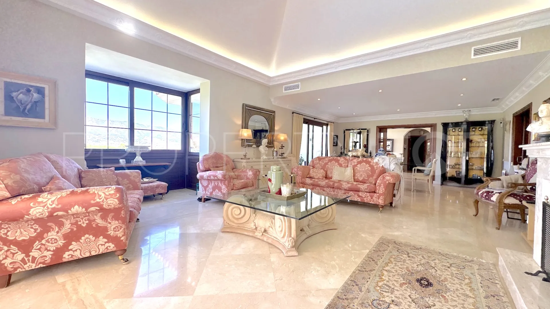 Se vende villa de 4 dormitorios en La Cala Golf Resort