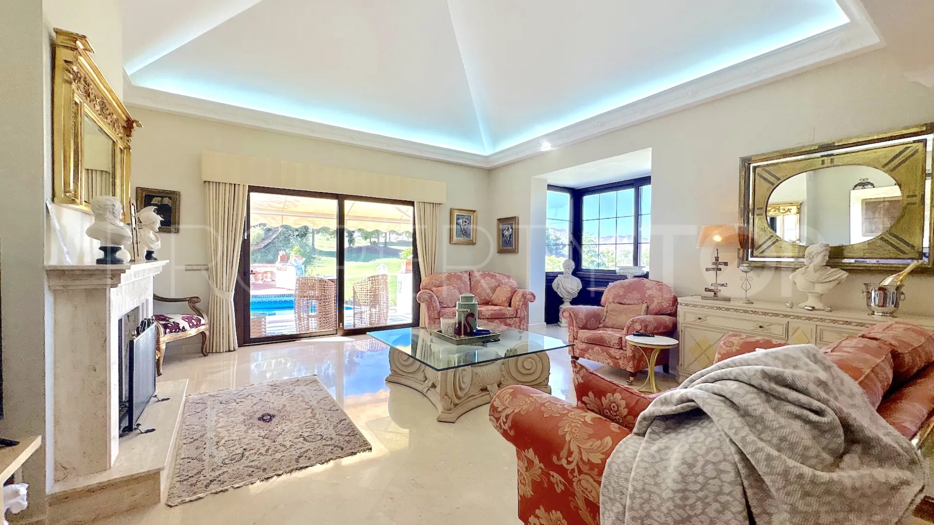 Se vende villa de 4 dormitorios en La Cala Golf Resort