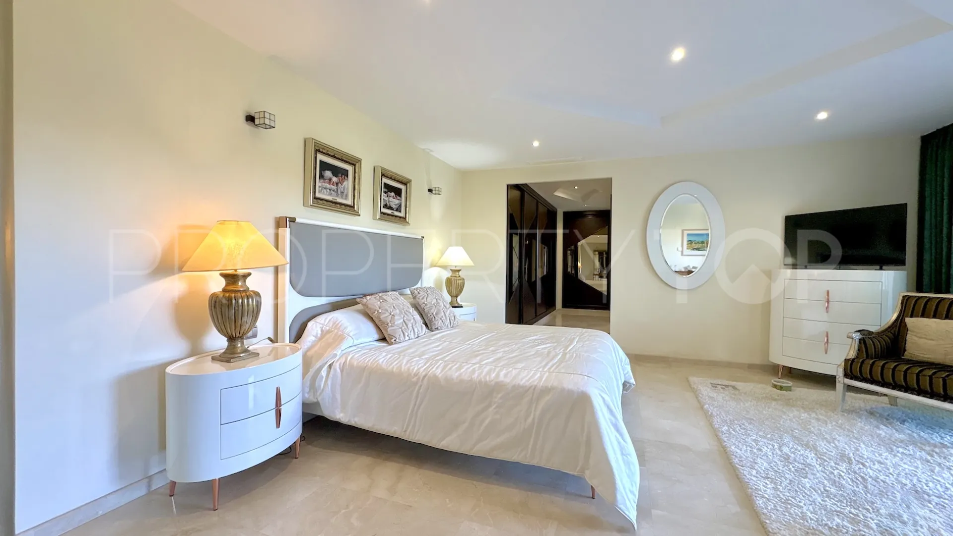 Se vende villa de 4 dormitorios en La Cala Golf Resort