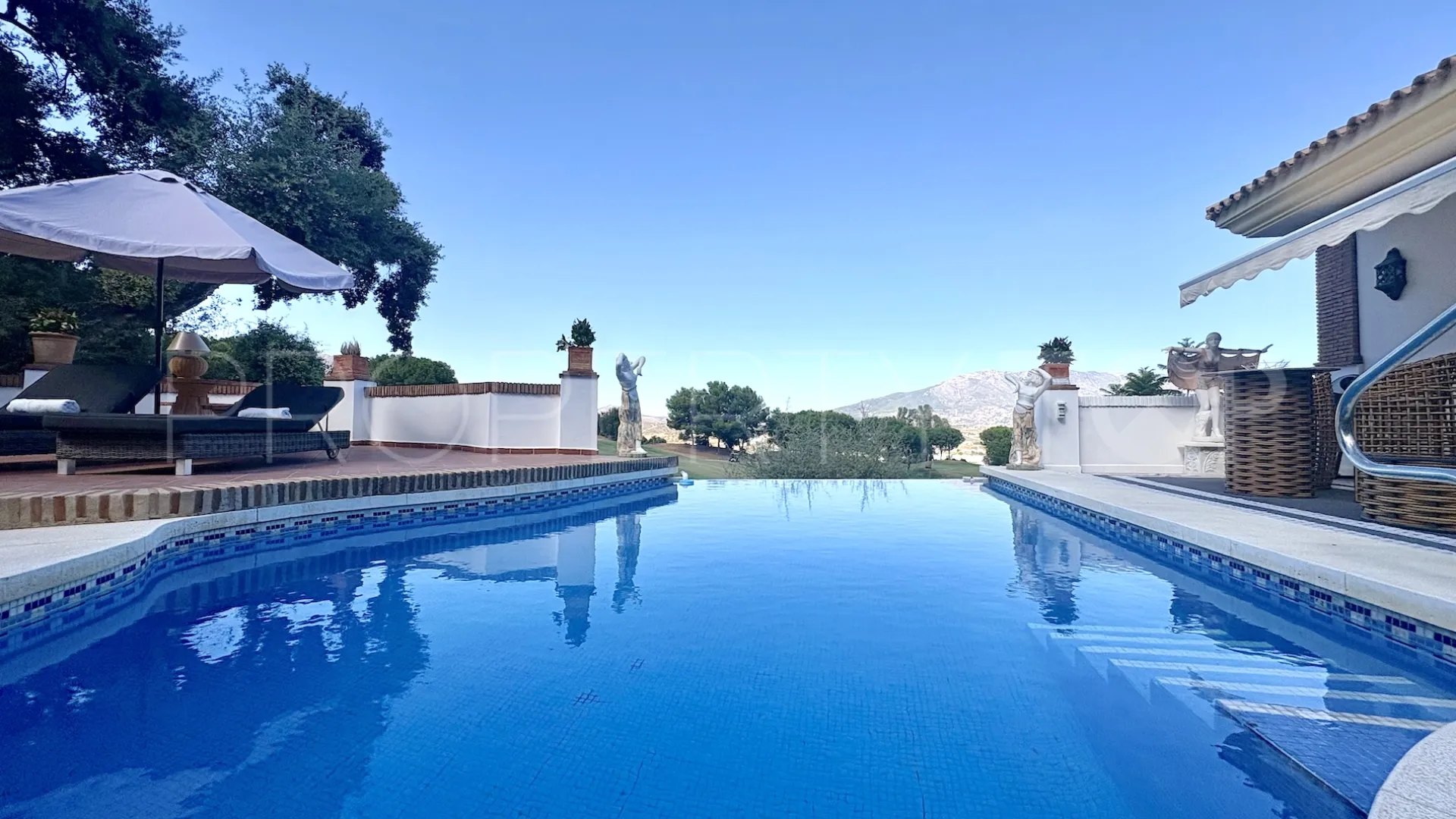 Se vende villa de 4 dormitorios en La Cala Golf Resort
