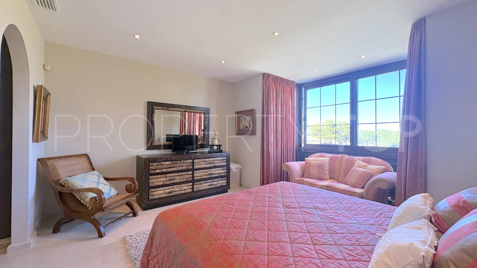 Se vende villa de 4 dormitorios en La Cala Golf Resort