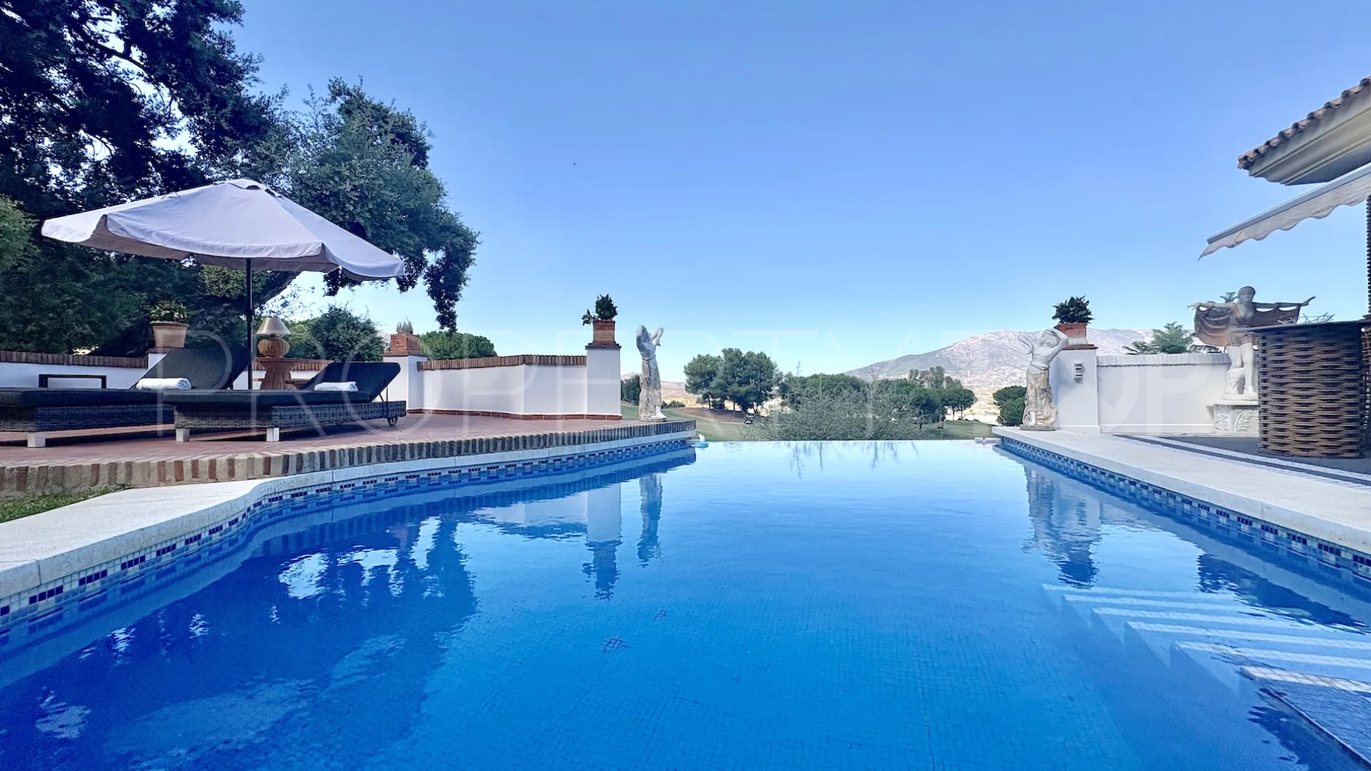 Se vende villa de 4 dormitorios en La Cala Golf Resort