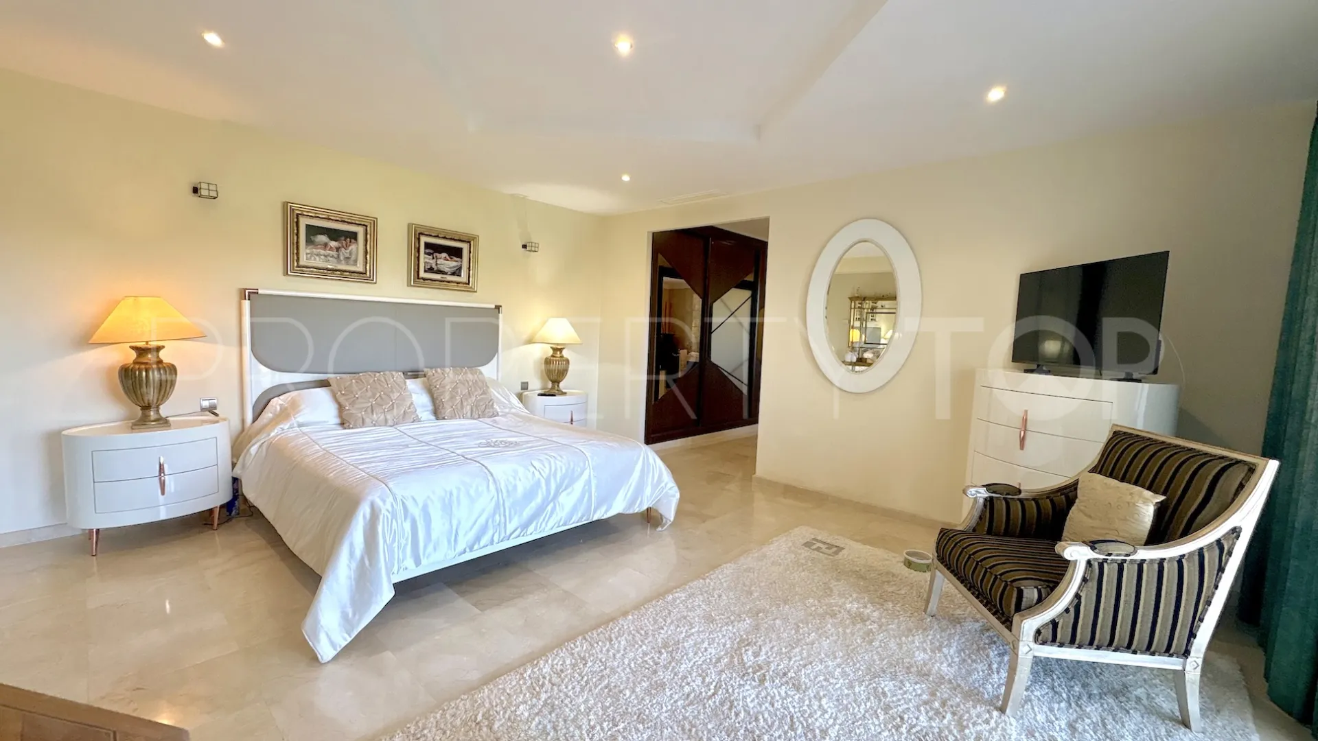 Se vende villa de 4 dormitorios en La Cala Golf Resort