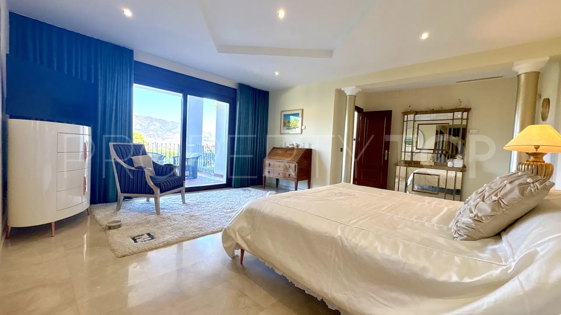 Se vende villa de 4 dormitorios en La Cala Golf Resort