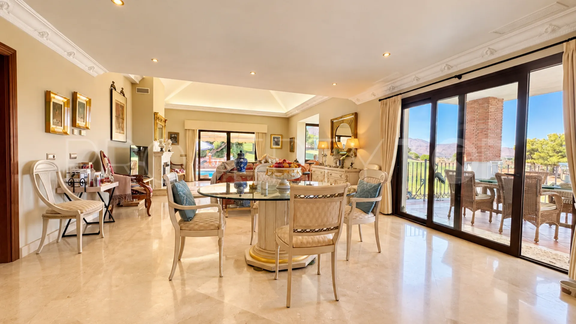 Se vende villa de 4 dormitorios en La Cala Golf Resort