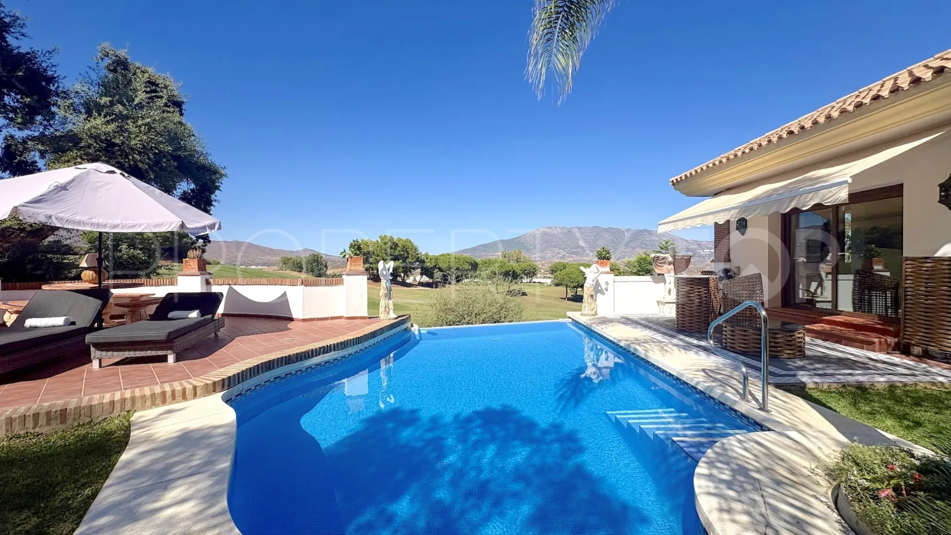 Se vende villa de 4 dormitorios en La Cala Golf Resort