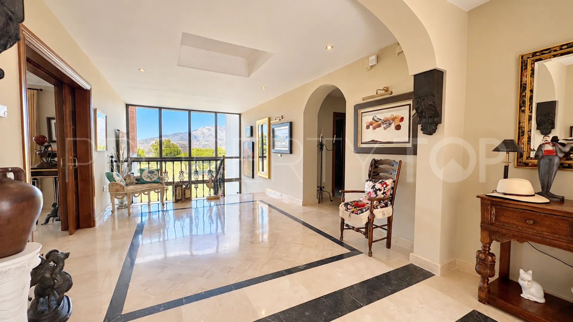 Se vende villa de 4 dormitorios en La Cala Golf Resort