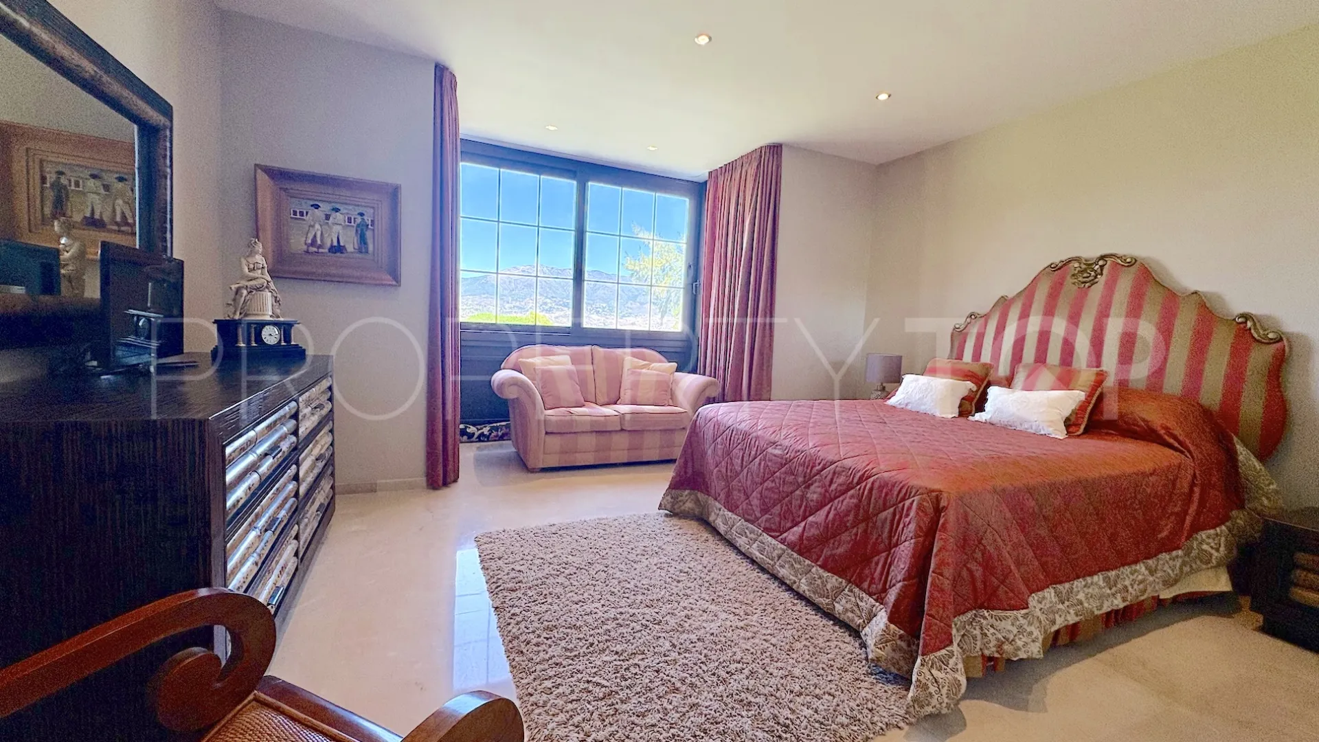 Se vende villa de 4 dormitorios en La Cala Golf Resort