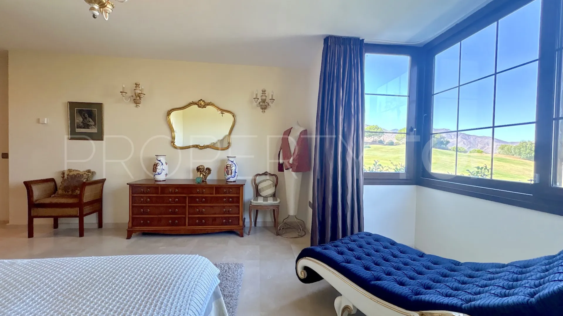 Se vende villa de 4 dormitorios en La Cala Golf Resort