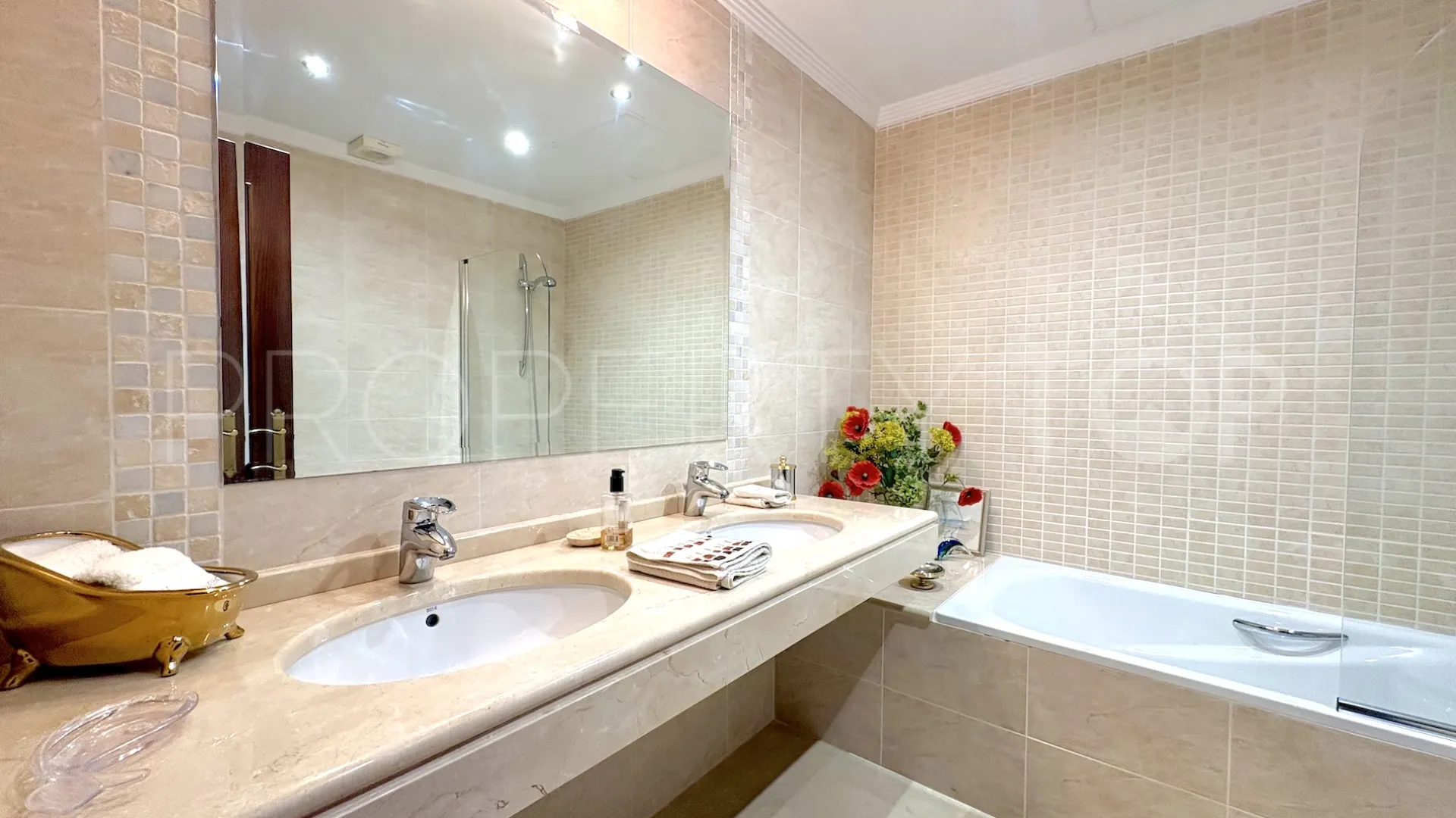 Se vende villa de 4 dormitorios en La Cala Golf Resort
