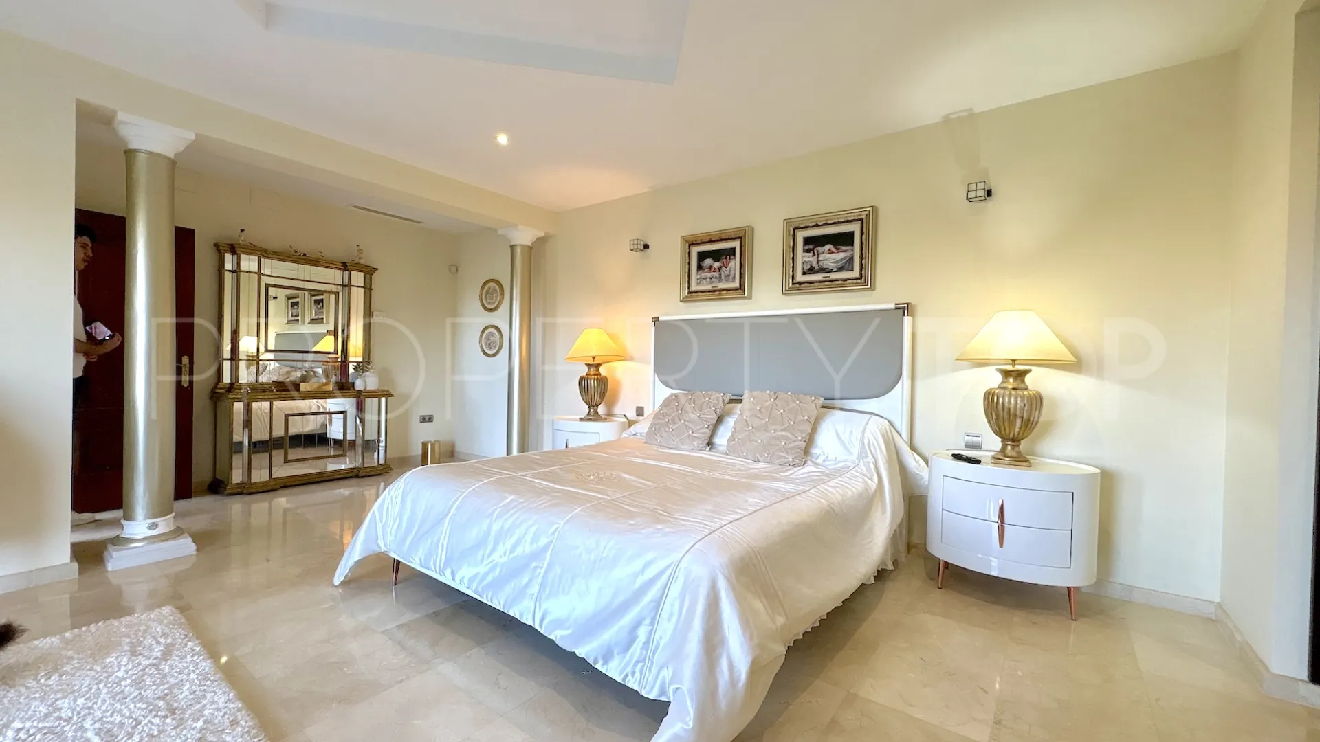 Se vende villa de 4 dormitorios en La Cala Golf Resort