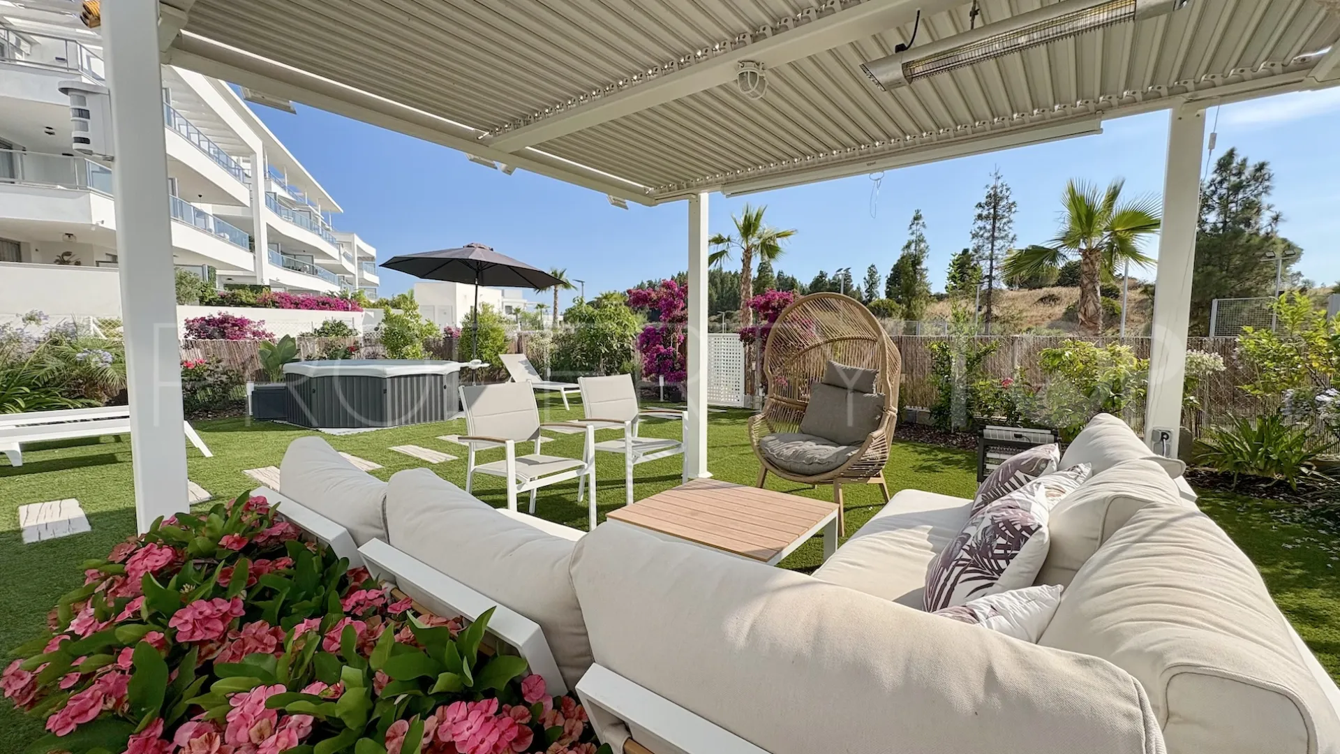 Ground floor apartment for sale in El Chaparral