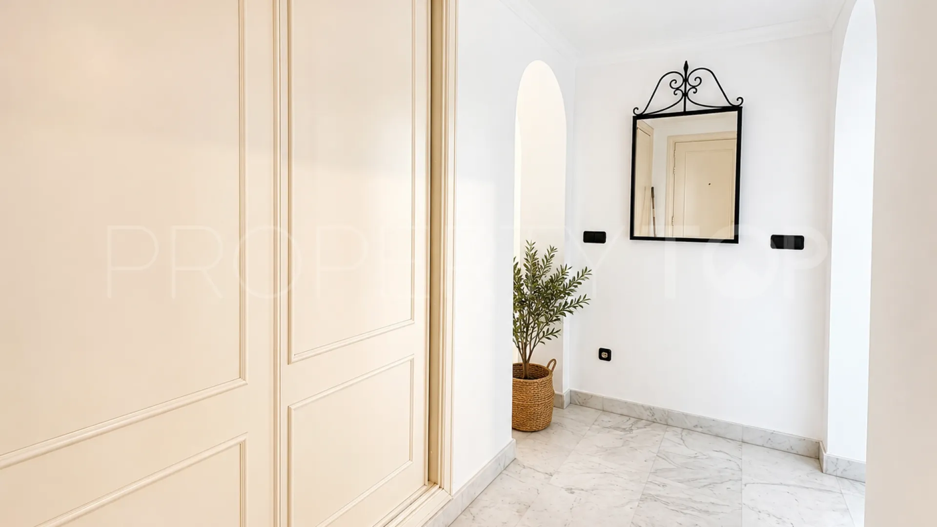 Comprar apartamento con 2 dormitorios en Marina Banus