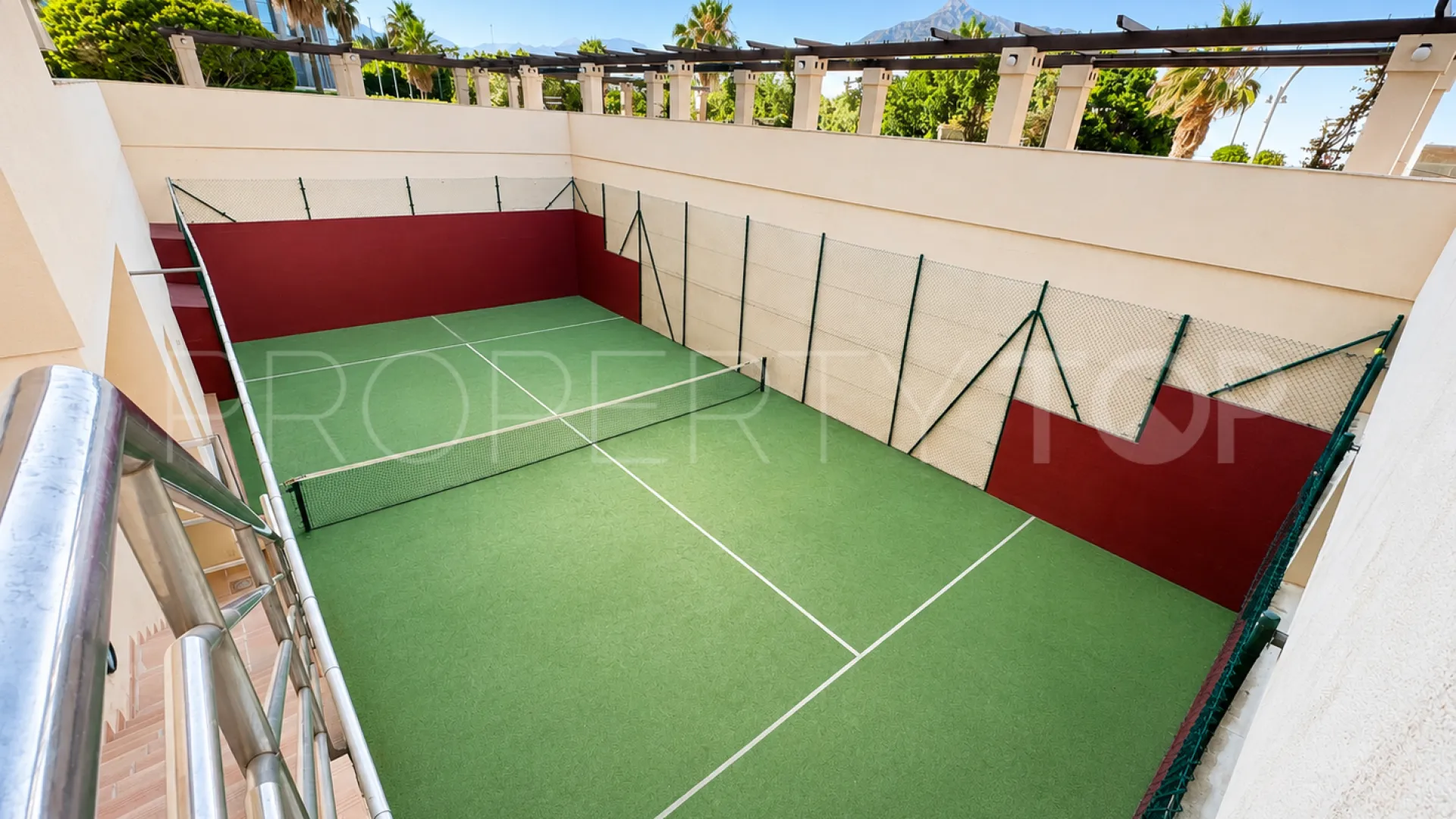 Comprar apartamento con 2 dormitorios en Marina Banus