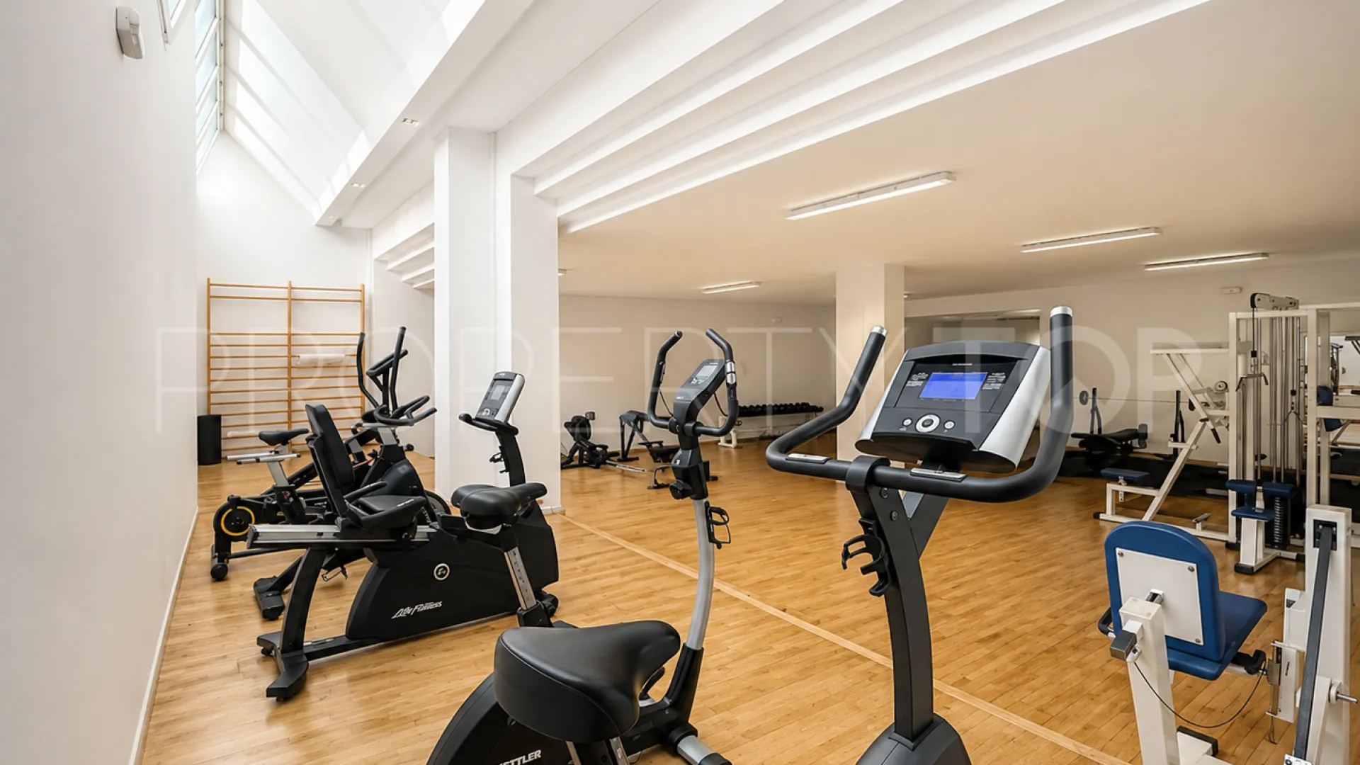 Comprar apartamento con 2 dormitorios en Marina Banus