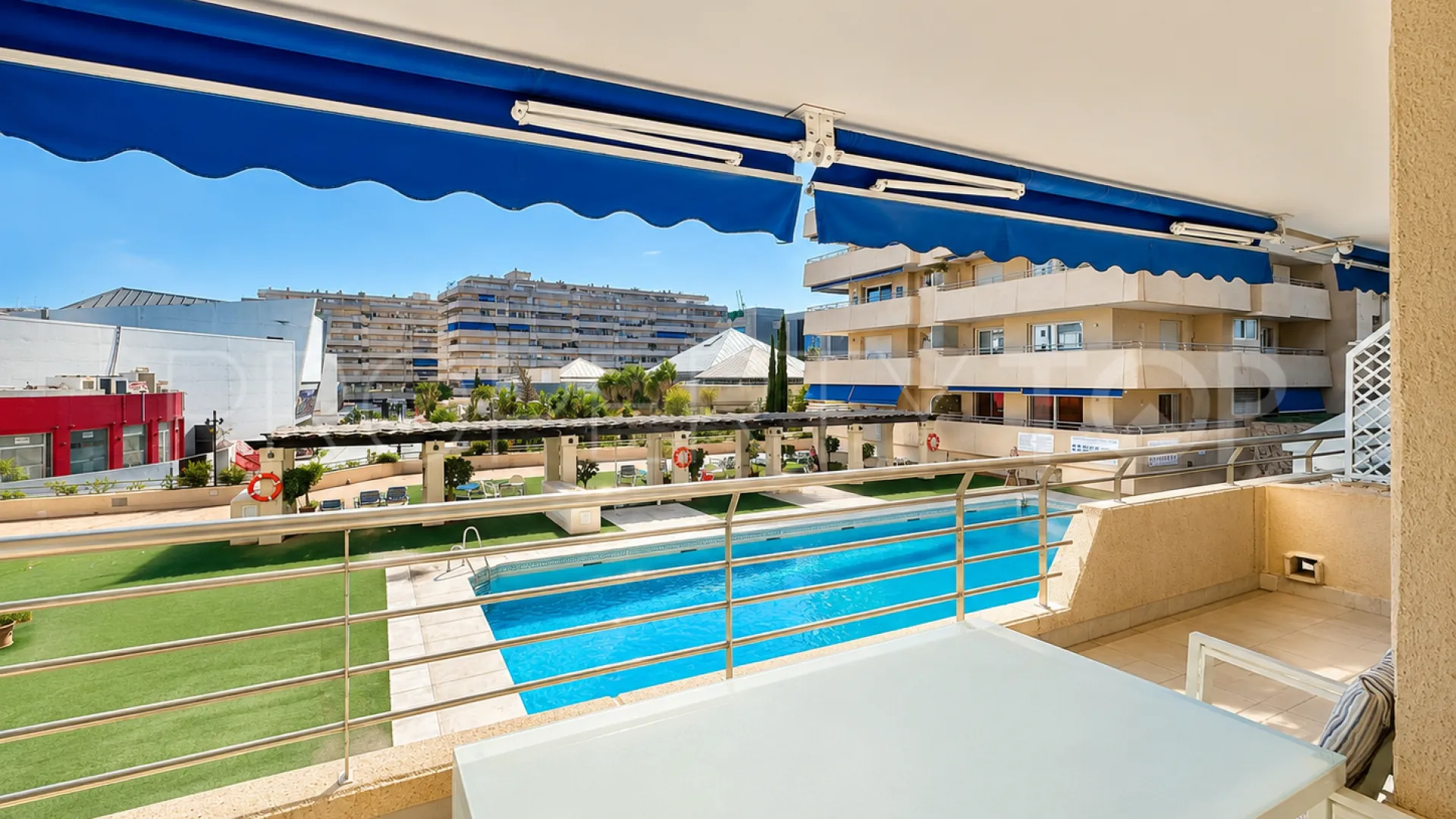 Comprar apartamento con 2 dormitorios en Marina Banus