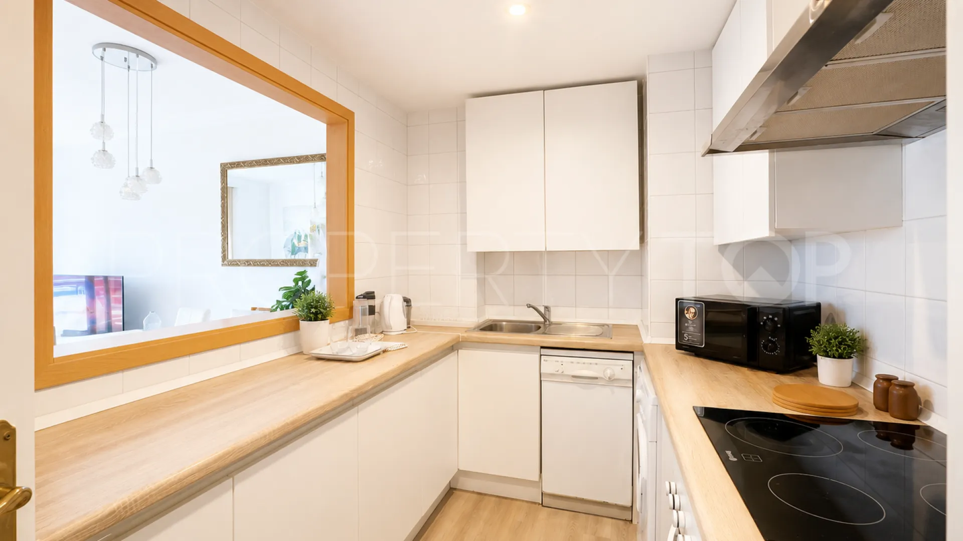 Comprar apartamento con 2 dormitorios en Marina Banus