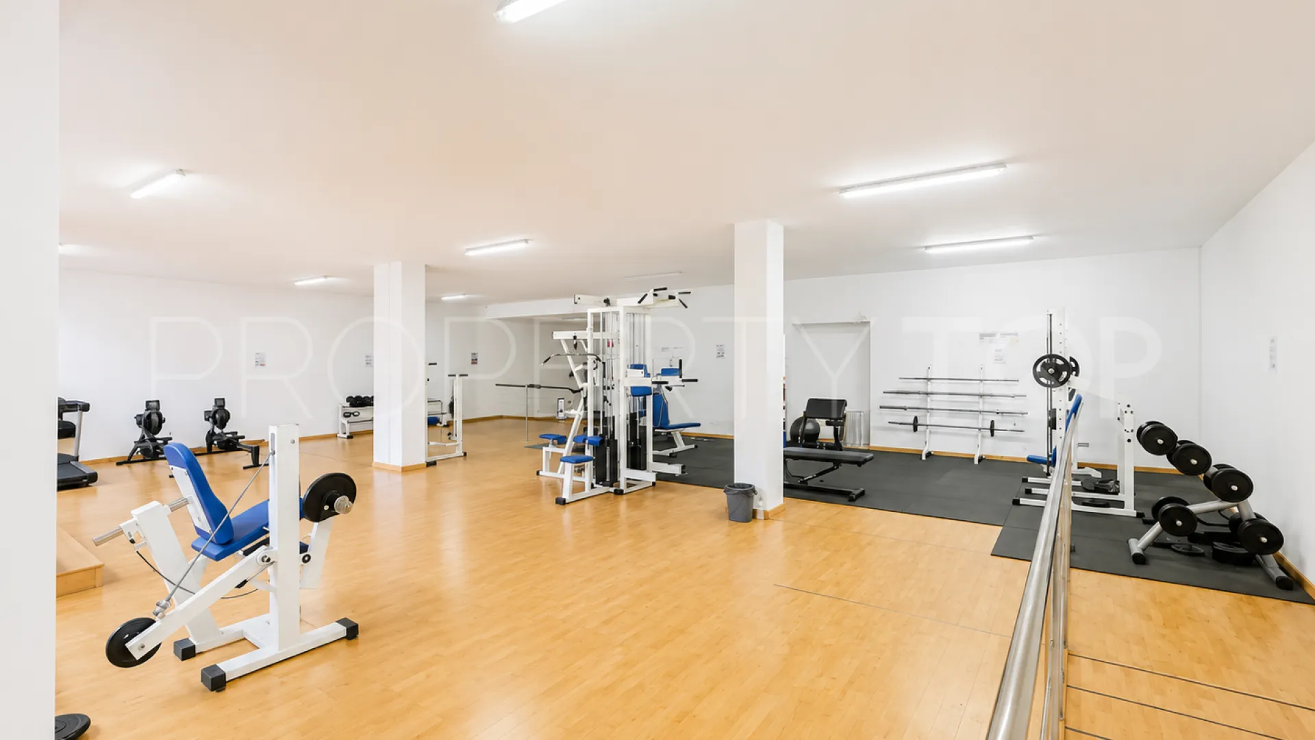 Comprar apartamento con 2 dormitorios en Marina Banus