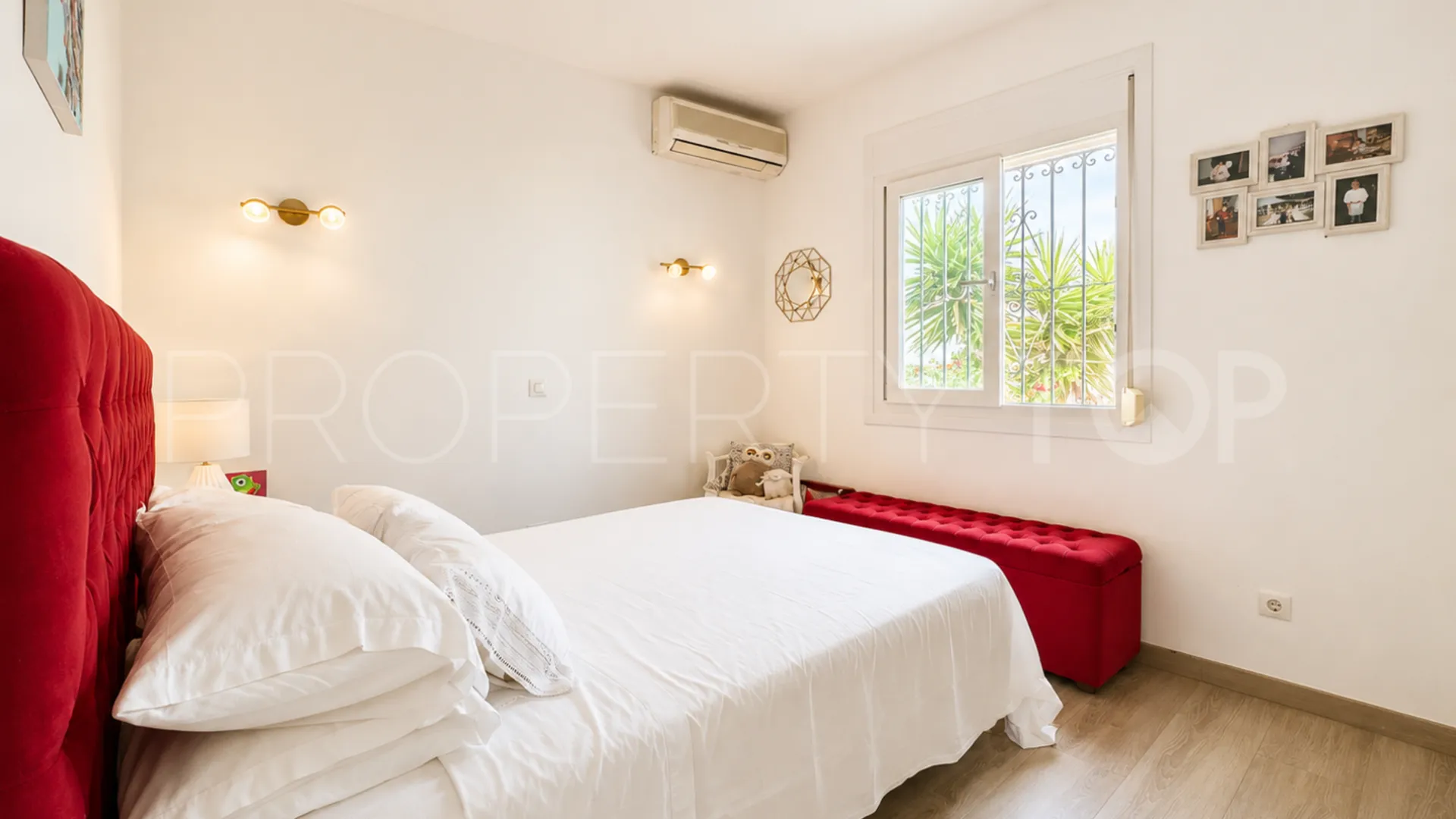 Las Farolas 6 bedrooms house for sale