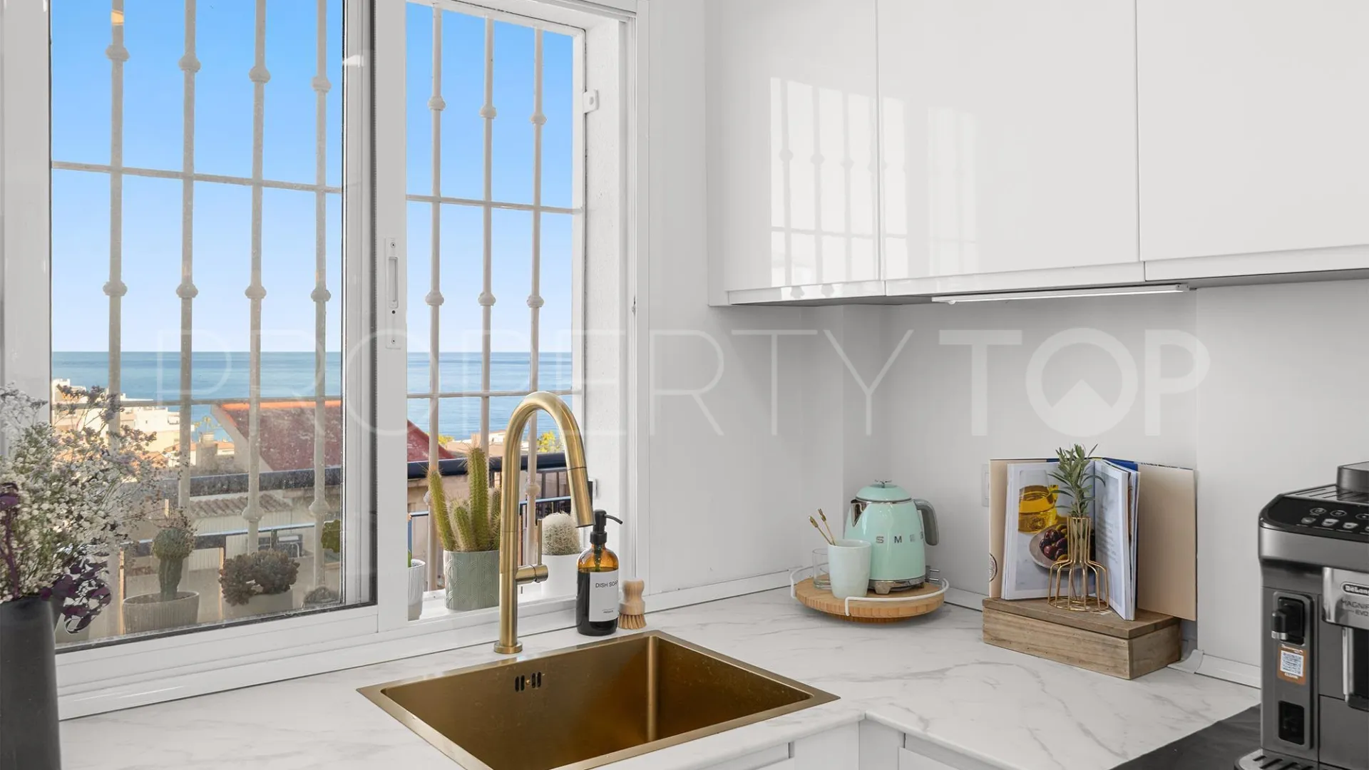 For sale penthouse in Torrequebrada