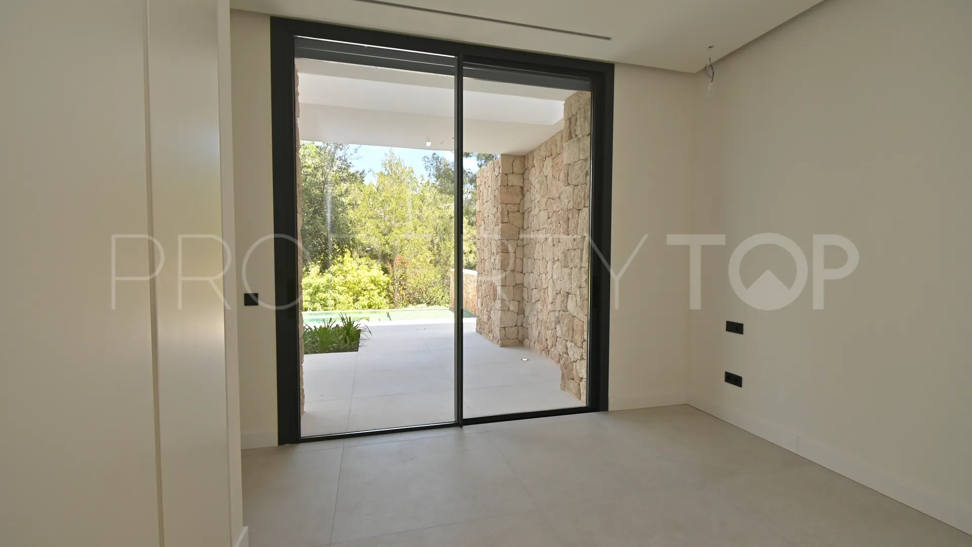 Roca Llisa 5 bedrooms villa for sale