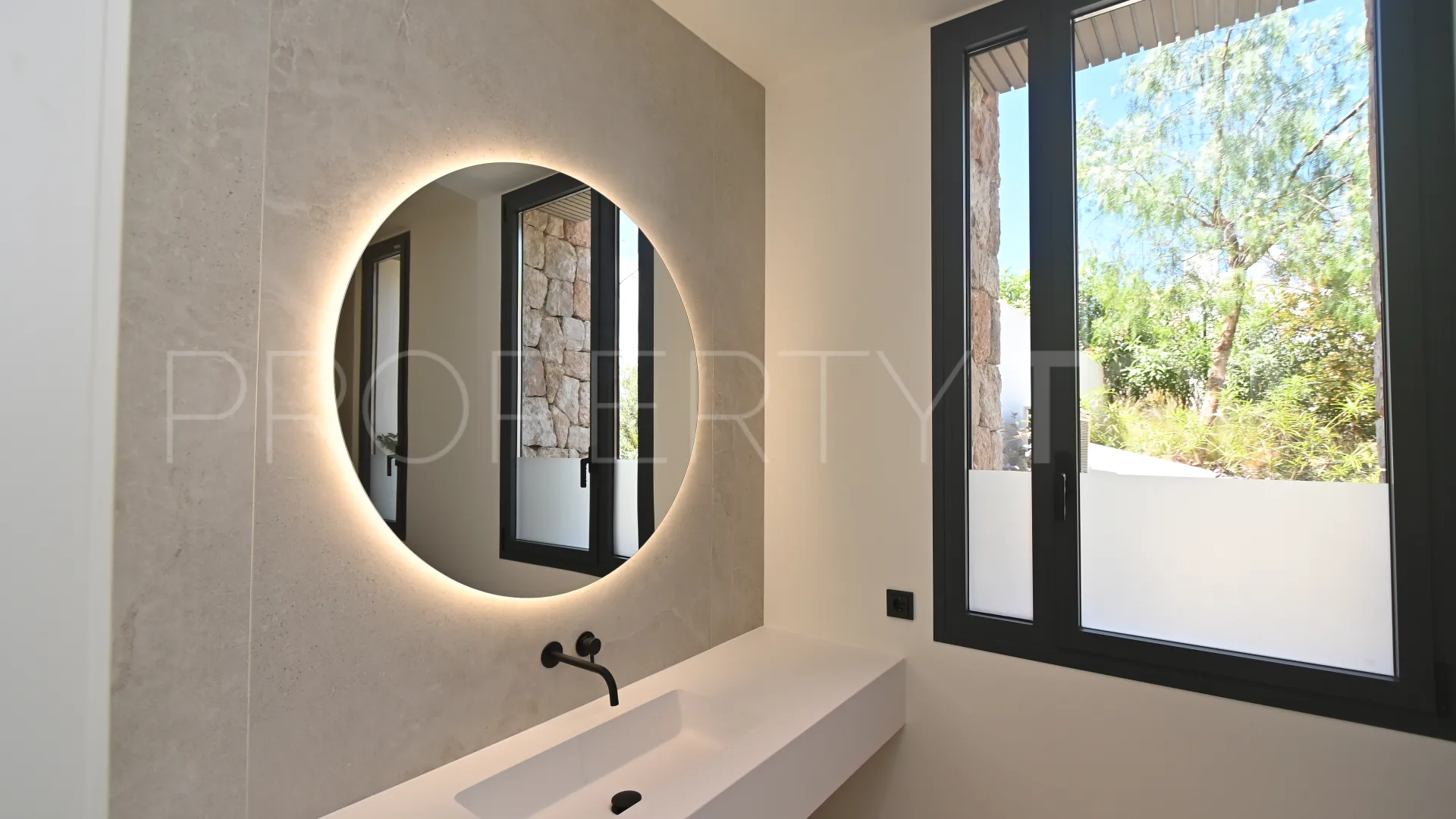 Roca Llisa 5 bedrooms villa for sale