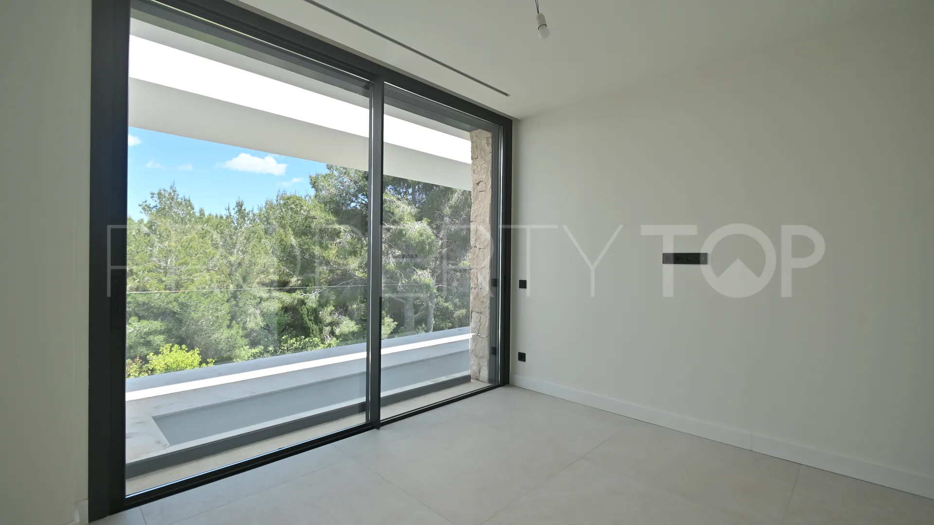 Roca Llisa 5 bedrooms villa for sale